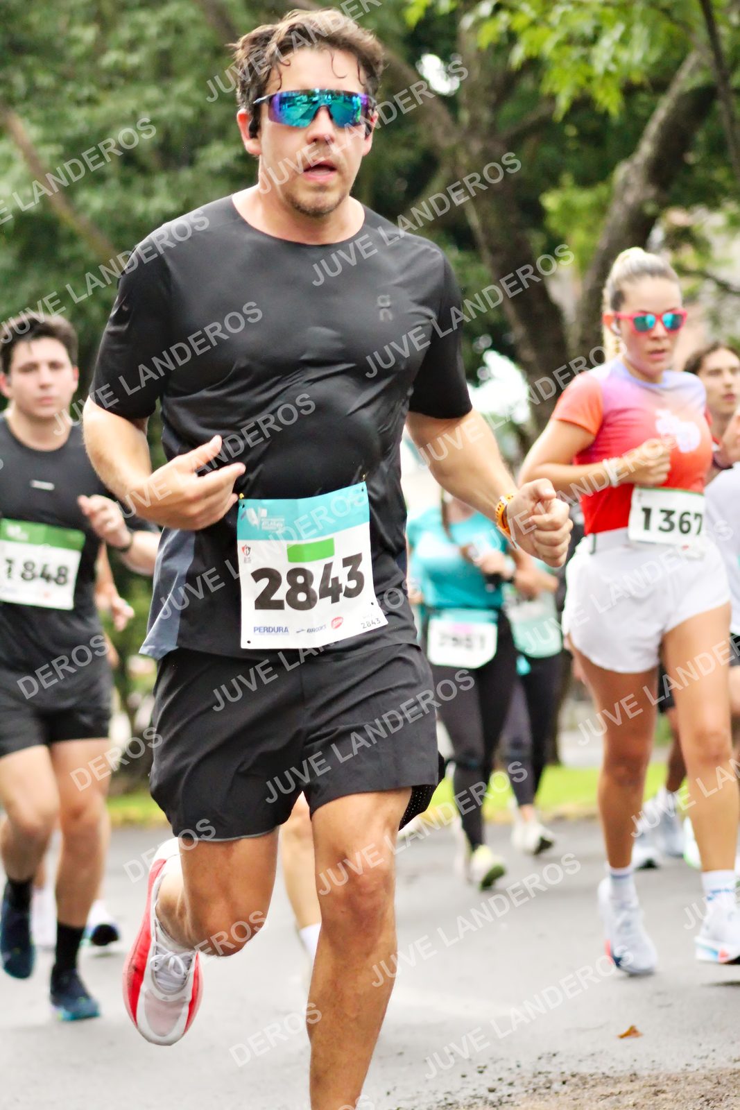 Foto del MEDIO MARATÓN ATLAS en Av. Patria, frente al Parque El Polvorín, Zapopan a las 08:26 · dorsal 2843, 1367, 1848, 2951