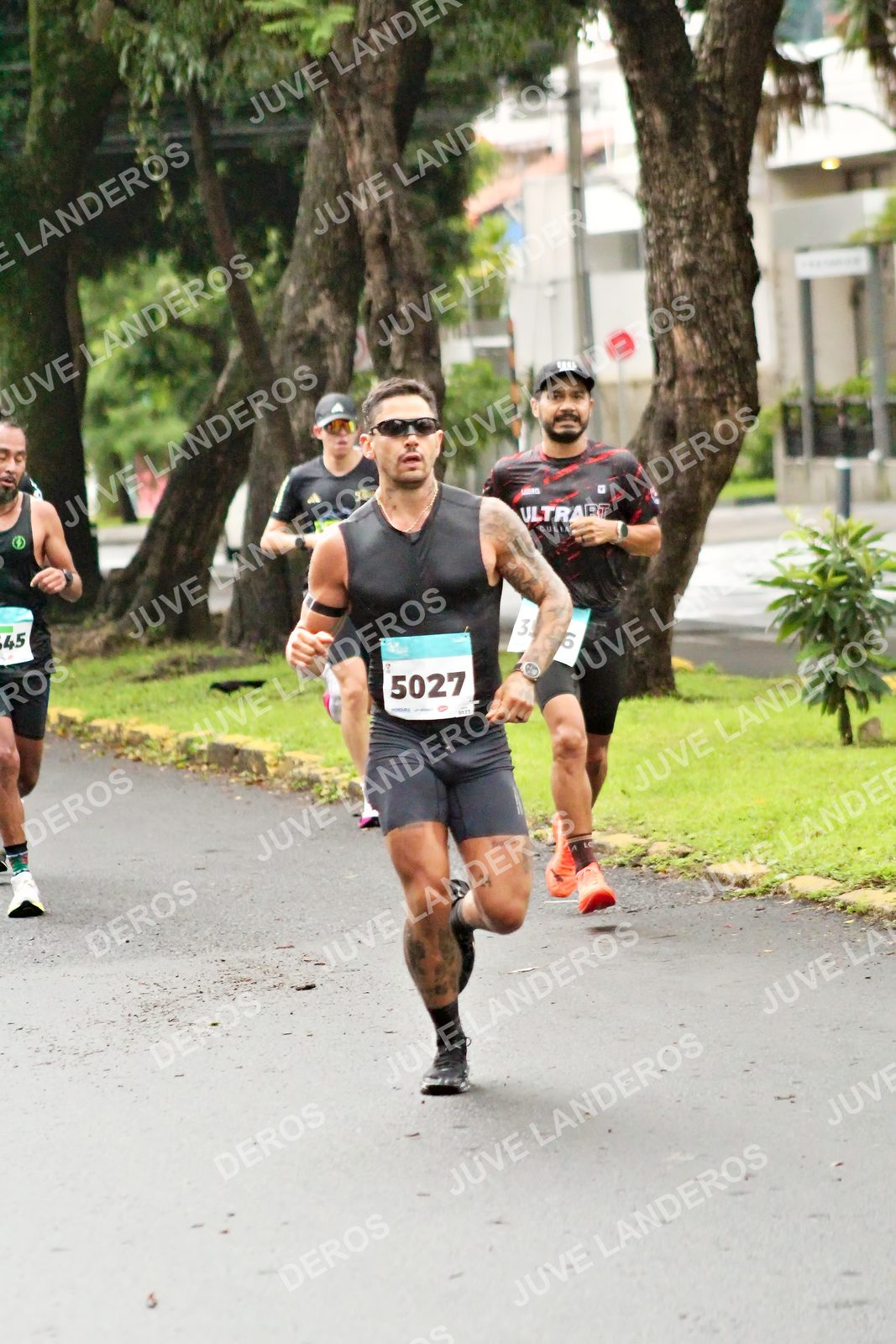 Foto del MEDIO MARATÓN ATLAS en Av. Patria, frente al Parque El Polvorín, Zapopan a las 08:03 · dorsal 5027, 45, 24