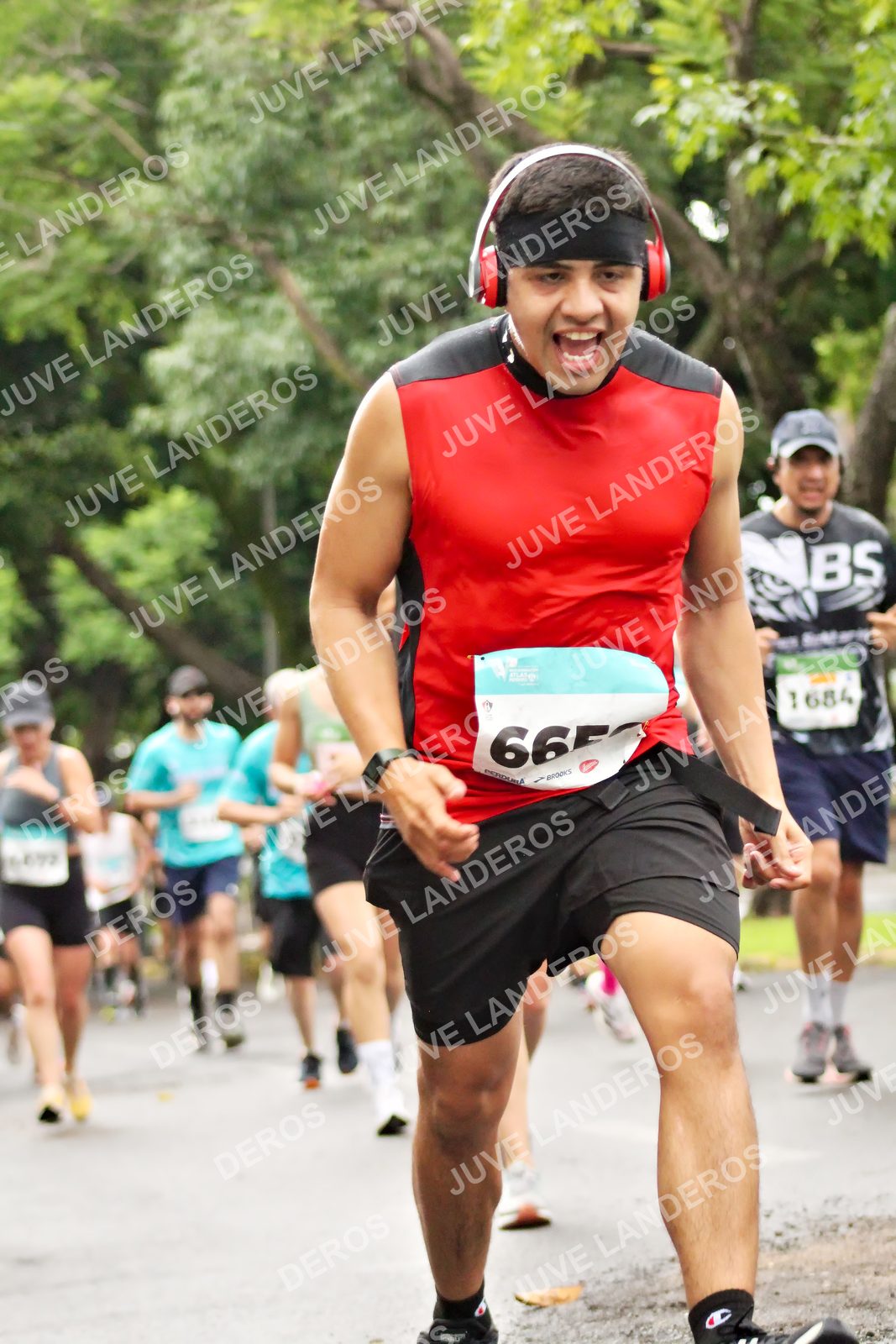 Foto del MEDIO MARATÓN ATLAS en Av. Patria, frente al Parque El Polvorín, Zapopan a las 08:26 · dorsal 1684