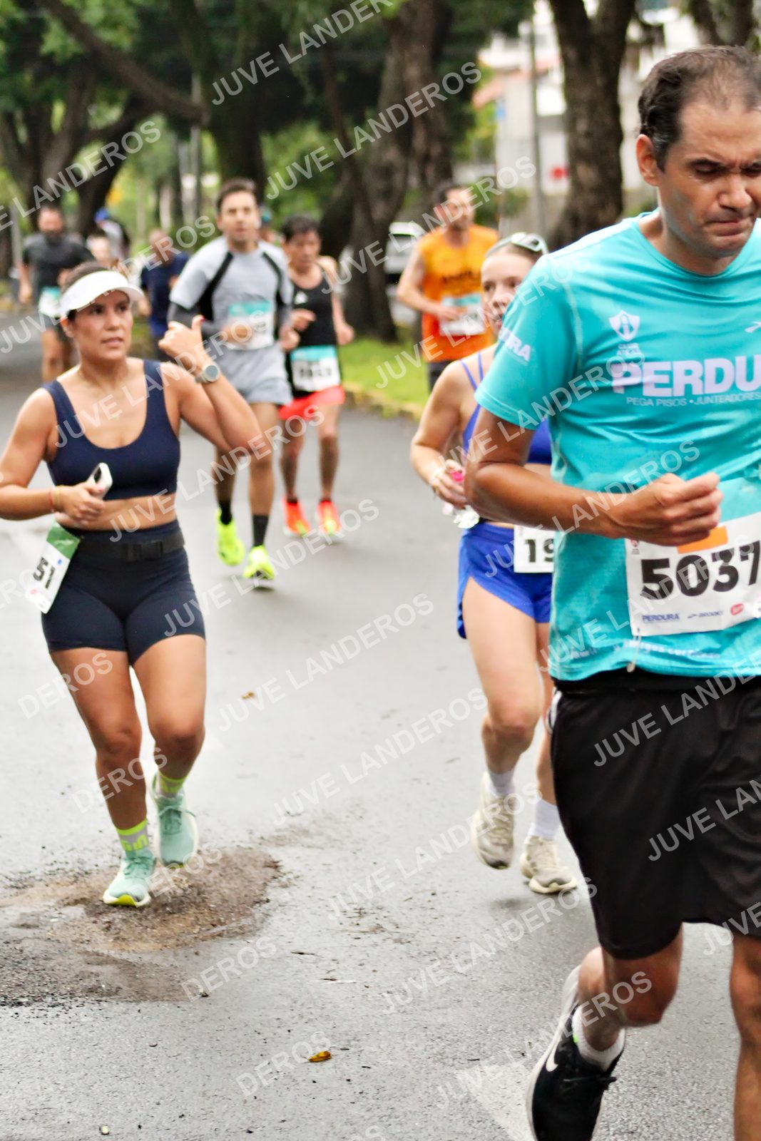 Foto del MEDIO MARATÓN ATLAS en Av. Patria, frente al Parque El Polvorín, Zapopan a las 08:12 · dorsal 5037, 19, 51