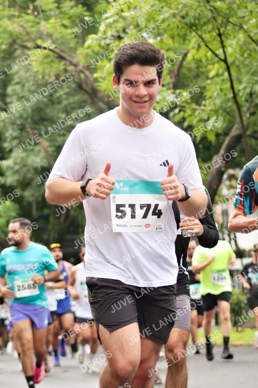 Foto del MEDIO MARATÓN ATLAS en Av. Patria, frente al Parque El Polvorín, Zapopan a las 08:24 · dorsal 5174, 2585
