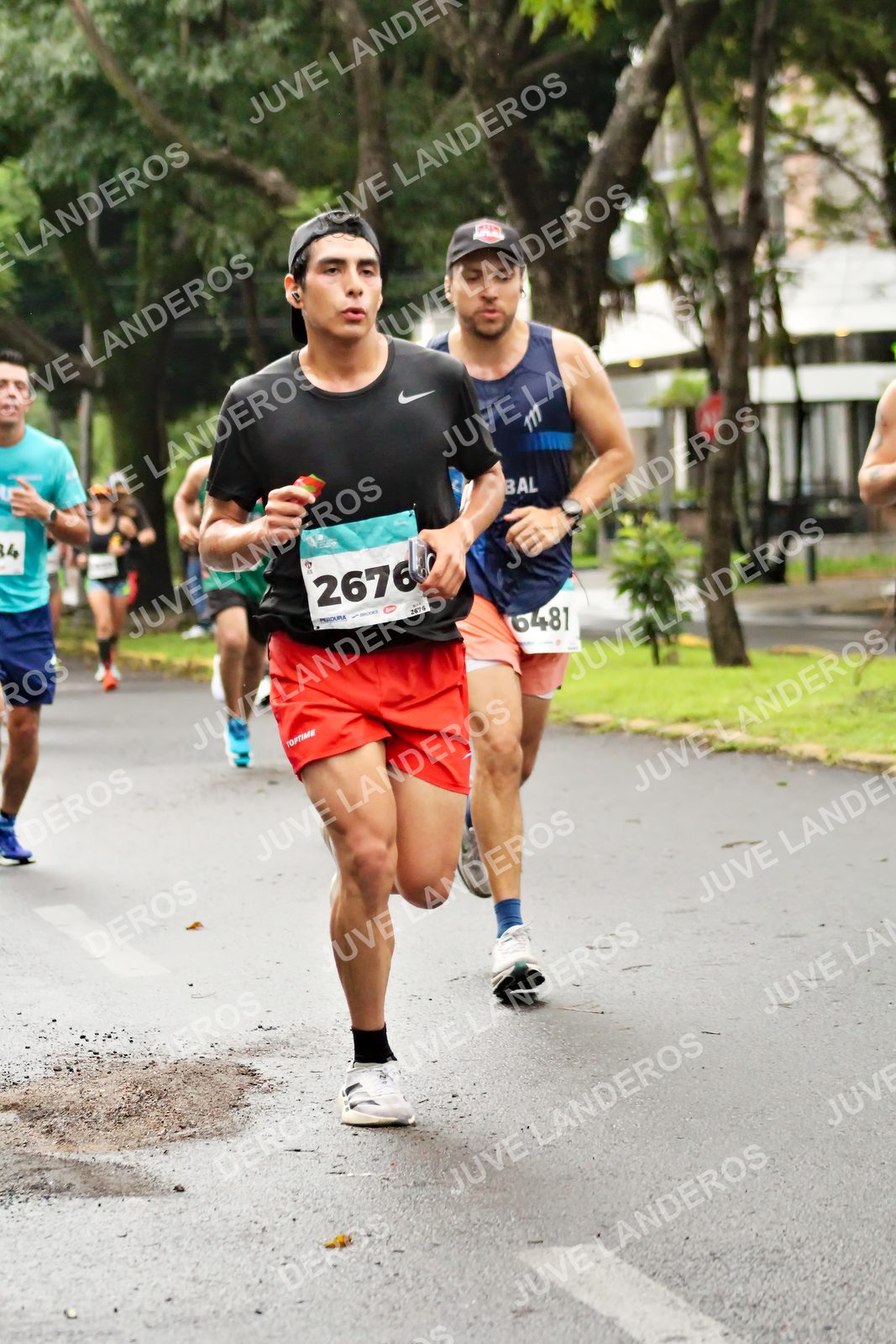 Foto del MEDIO MARATÓN ATLAS en Av. Patria, frente al Parque El Polvorín, Zapopan a las 08:13 · dorsal 2676, 6481, 2674