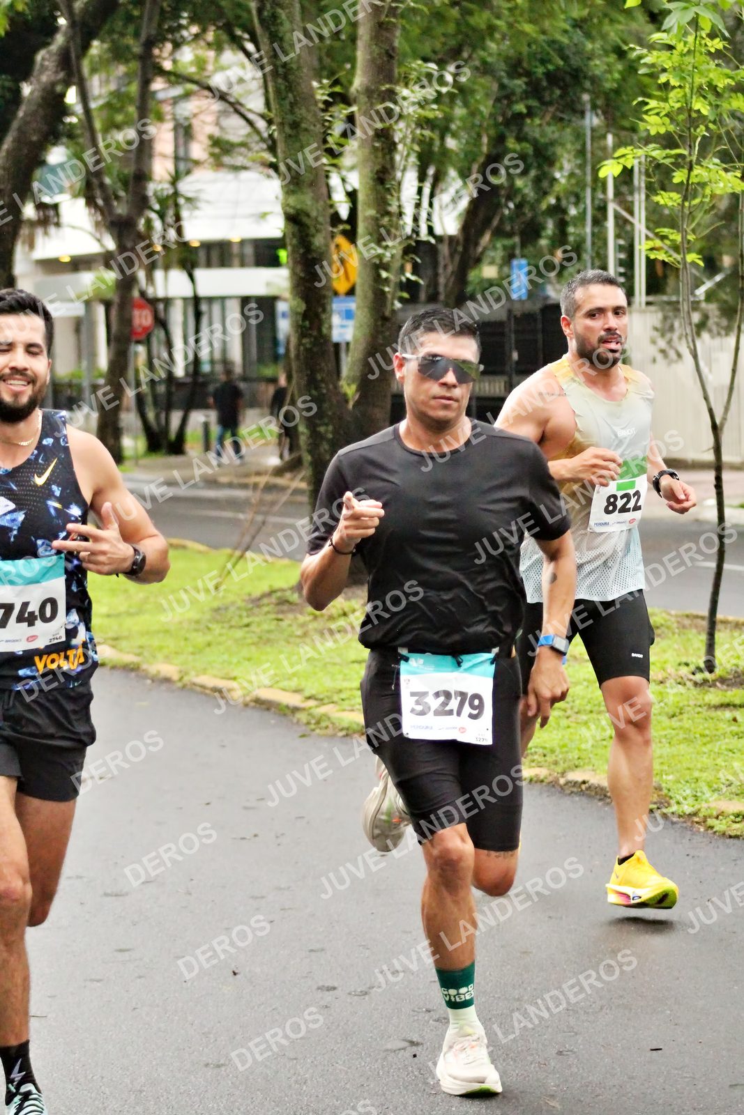 Foto del MEDIO MARATÓN ATLAS en Av. Patria, frente al Parque El Polvorín, Zapopan a las 08:03 · dorsal 3279, 822, 740, 2760