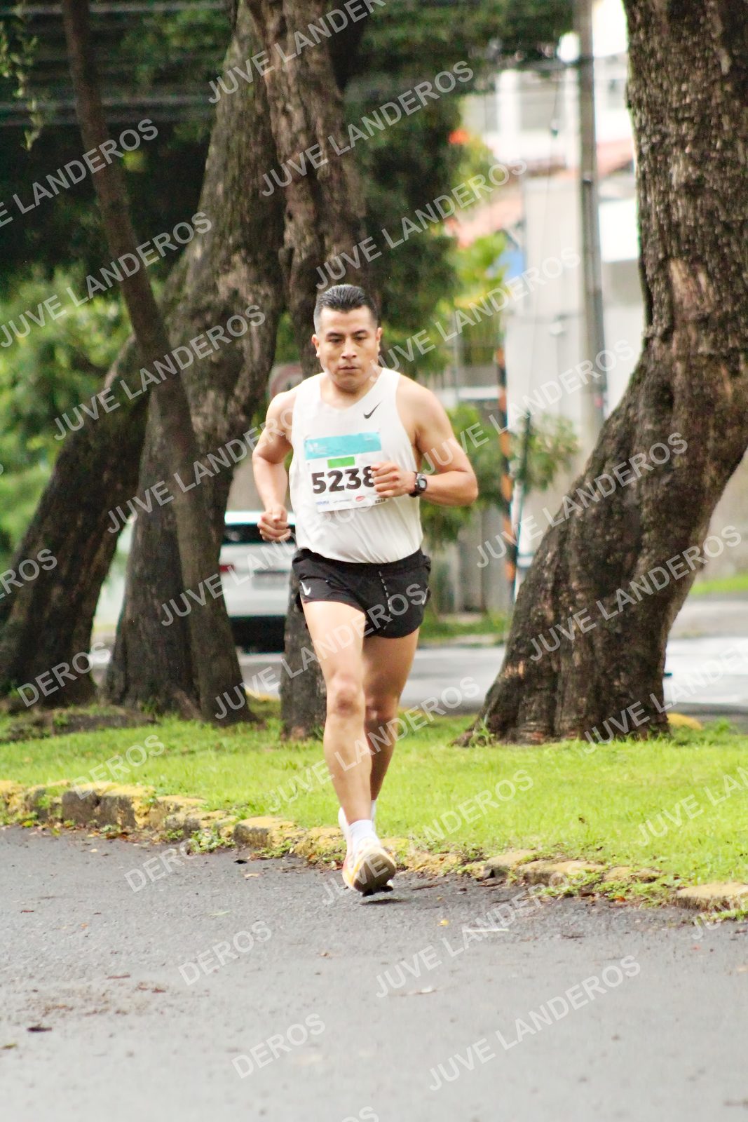 Foto del MEDIO MARATÓN ATLAS en Av. Patria, frente al Parque El Polvorín, Zapopan a las 08:04 · dorsal 5238
