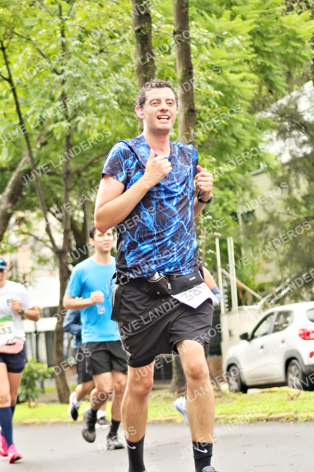 Foto del MEDIO MARATÓN ATLAS en Av. Patria, frente al Parque El Polvorín, Zapopan a las 08:43 · dorsal 381, 33
