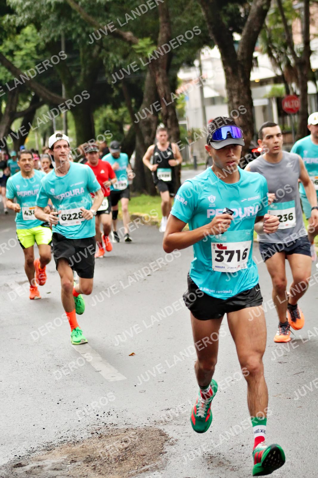 Foto del MEDIO MARATÓN ATLAS en Av. Patria, frente al Parque El Polvorín, Zapopan a las 08:15 · dorsal 3716, 236, 6228