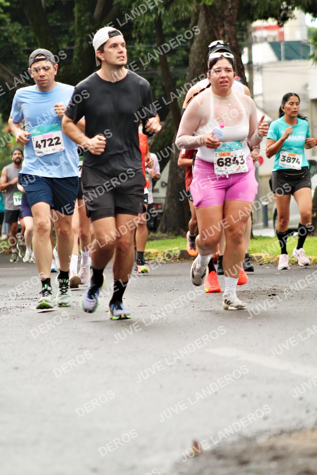 Foto del MEDIO MARATÓN ATLAS en Av. Patria, frente al Parque El Polvorín, Zapopan a las 08:29 · dorsal 4722, 6843, 3874, 19
