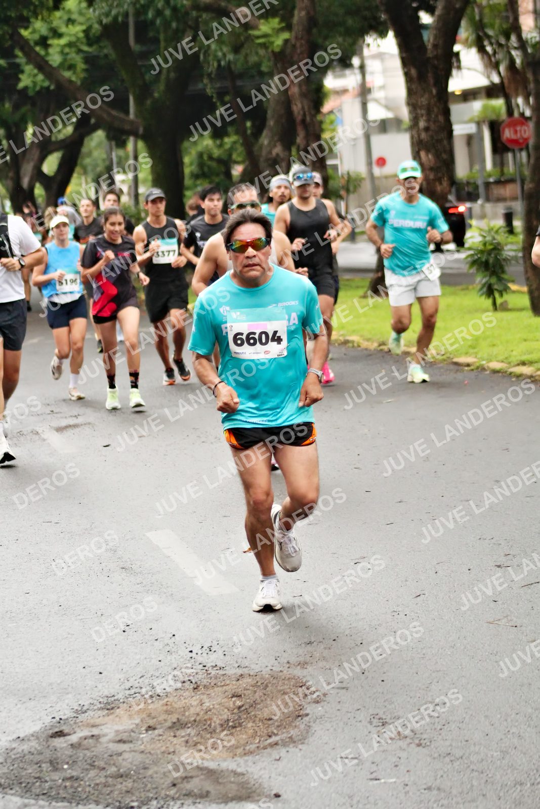 Foto del MEDIO MARATÓN ATLAS en Av. Patria, frente al Parque El Polvorín, Zapopan a las 08:15 · dorsal 6604, 3377, 37
