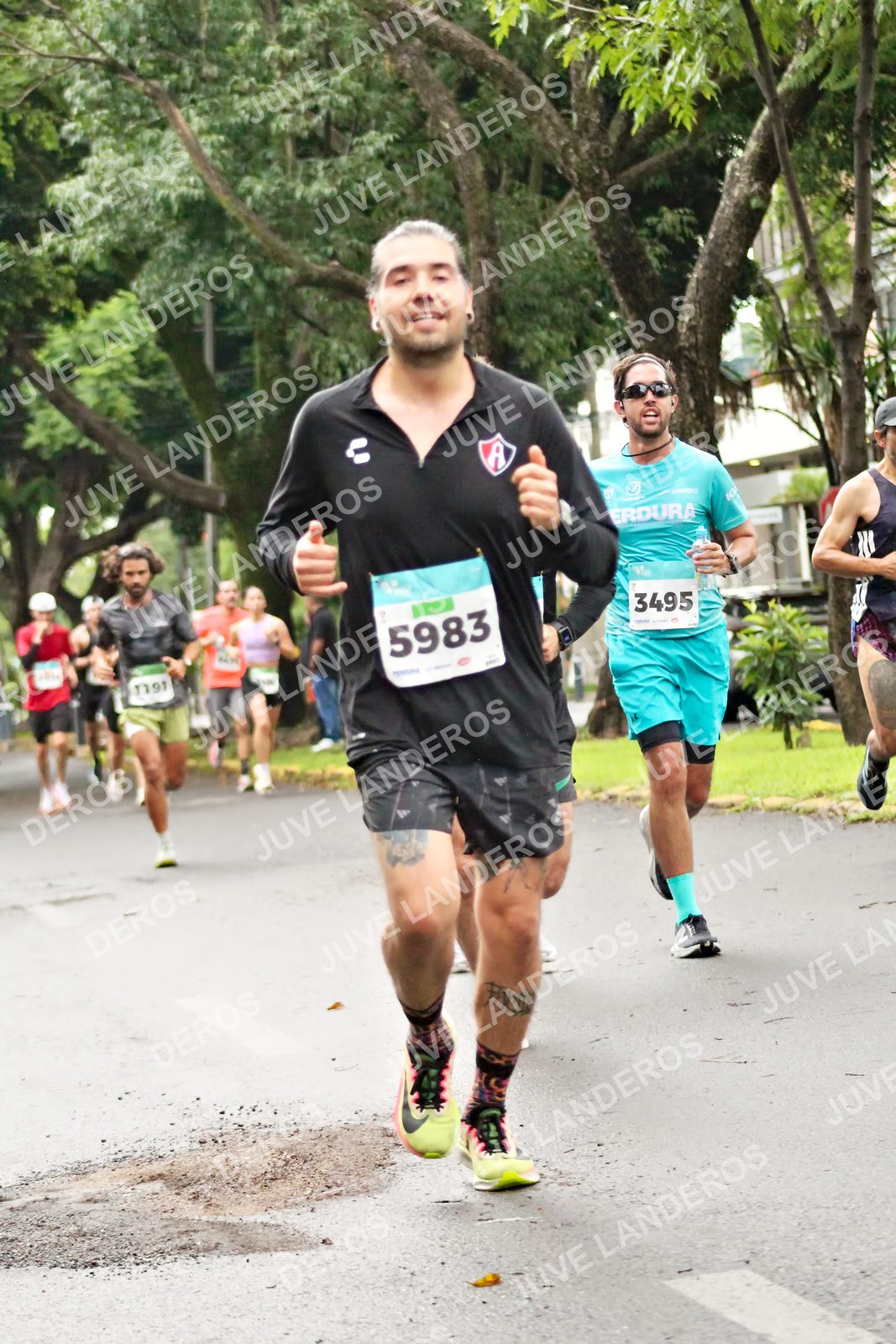 Foto del MEDIO MARATÓN ATLAS en Av. Patria, frente al Parque El Polvorín, Zapopan a las 08:13 · dorsal 5983, 3495, 1191