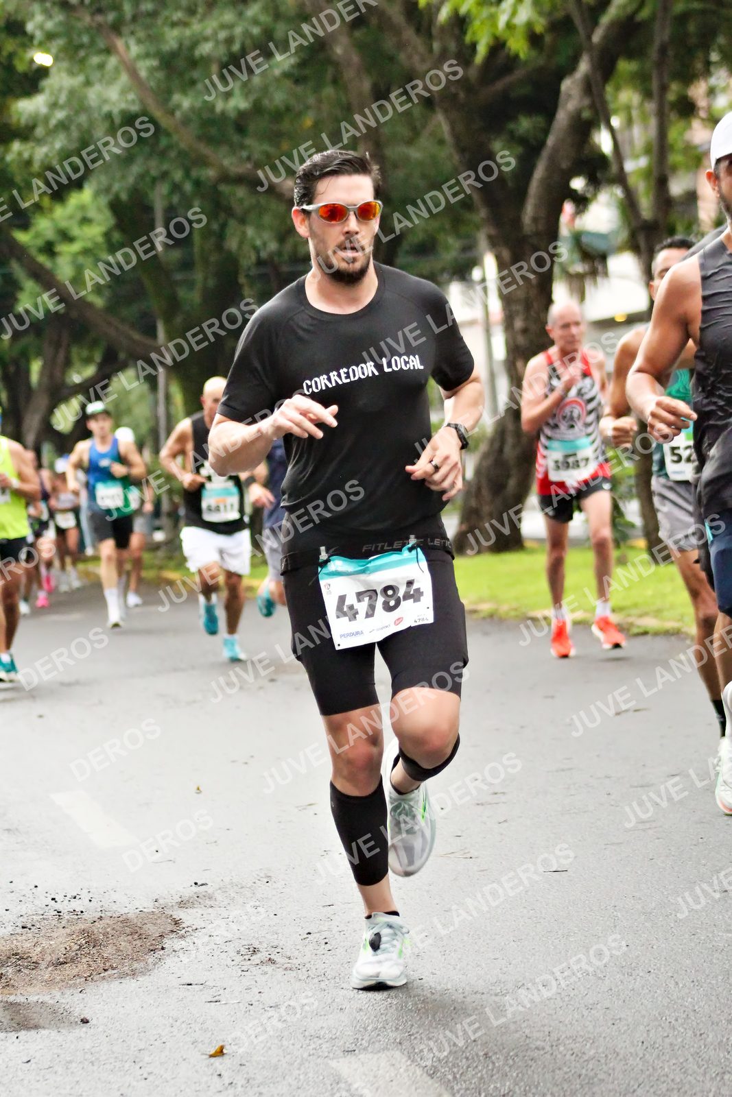 Foto del MEDIO MARATÓN ATLAS en Av. Patria, frente al Parque El Polvorín, Zapopan a las 08:07 · dorsal 4784, 52, 1987