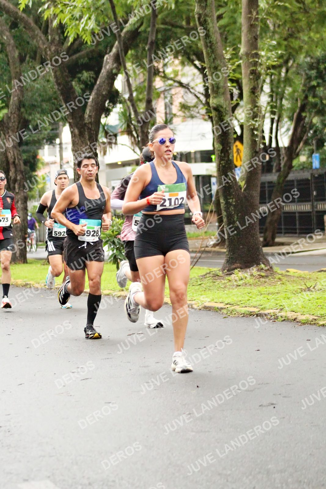 Foto del MEDIO MARATÓN ATLAS en Av. Patria, frente al Parque El Polvorín, Zapopan a las 08:08 · dorsal 928, 2102, 5, 73
