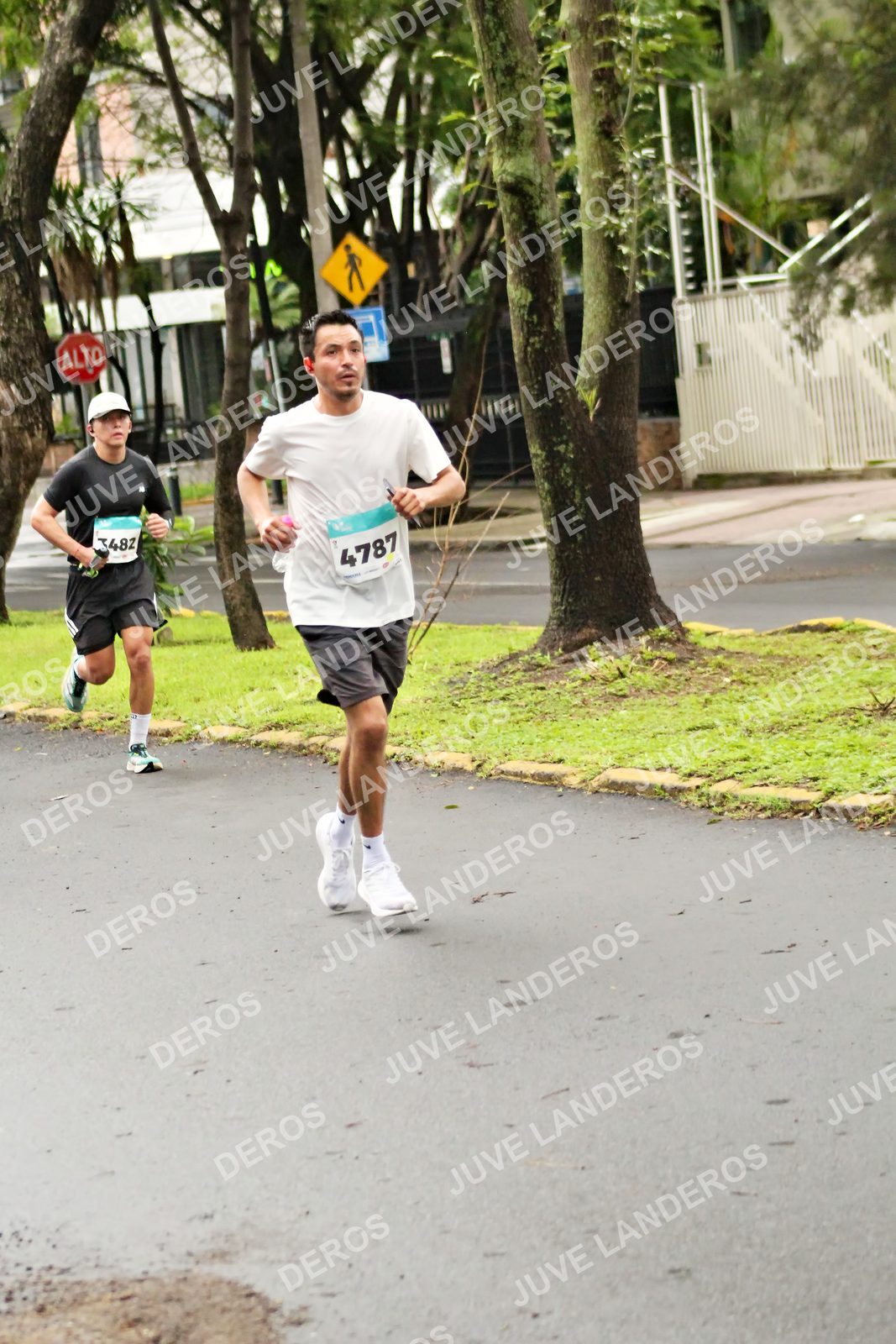 Foto del MEDIO MARATÓN ATLAS en Av. Patria, frente al Parque El Polvorín, Zapopan a las 08:17 · dorsal 4787, 3482