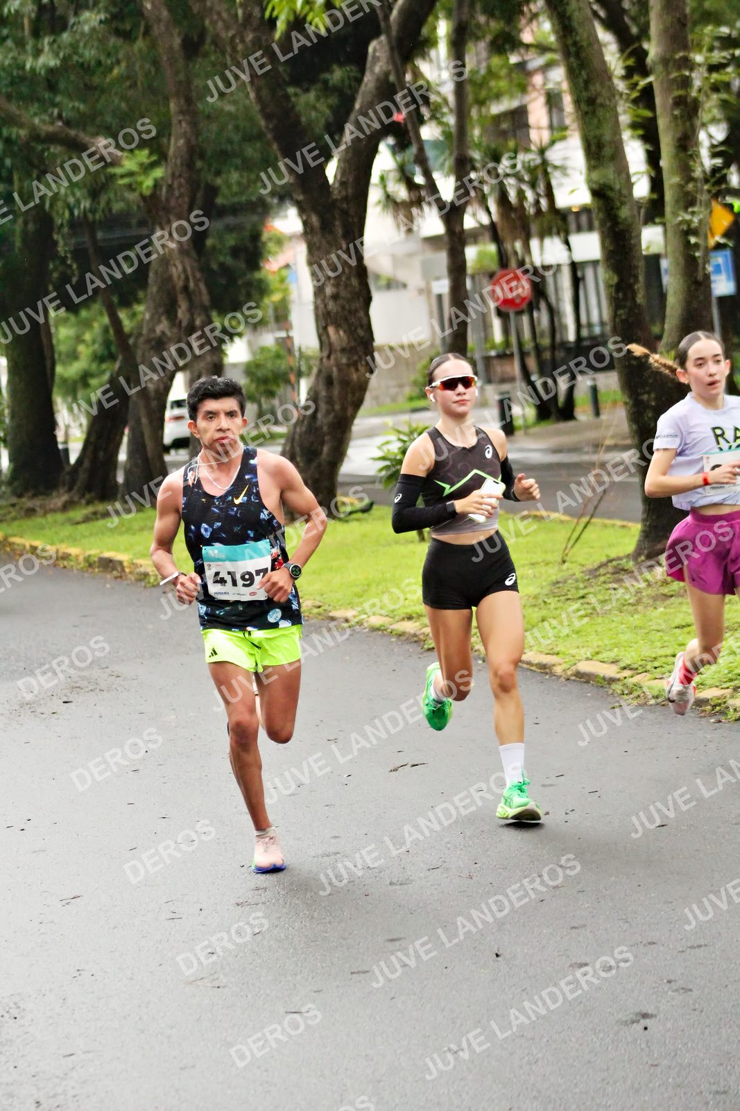 Foto del MEDIO MARATÓN ATLAS en Av. Patria, frente al Parque El Polvorín, Zapopan a las 08:04 · dorsal 4197