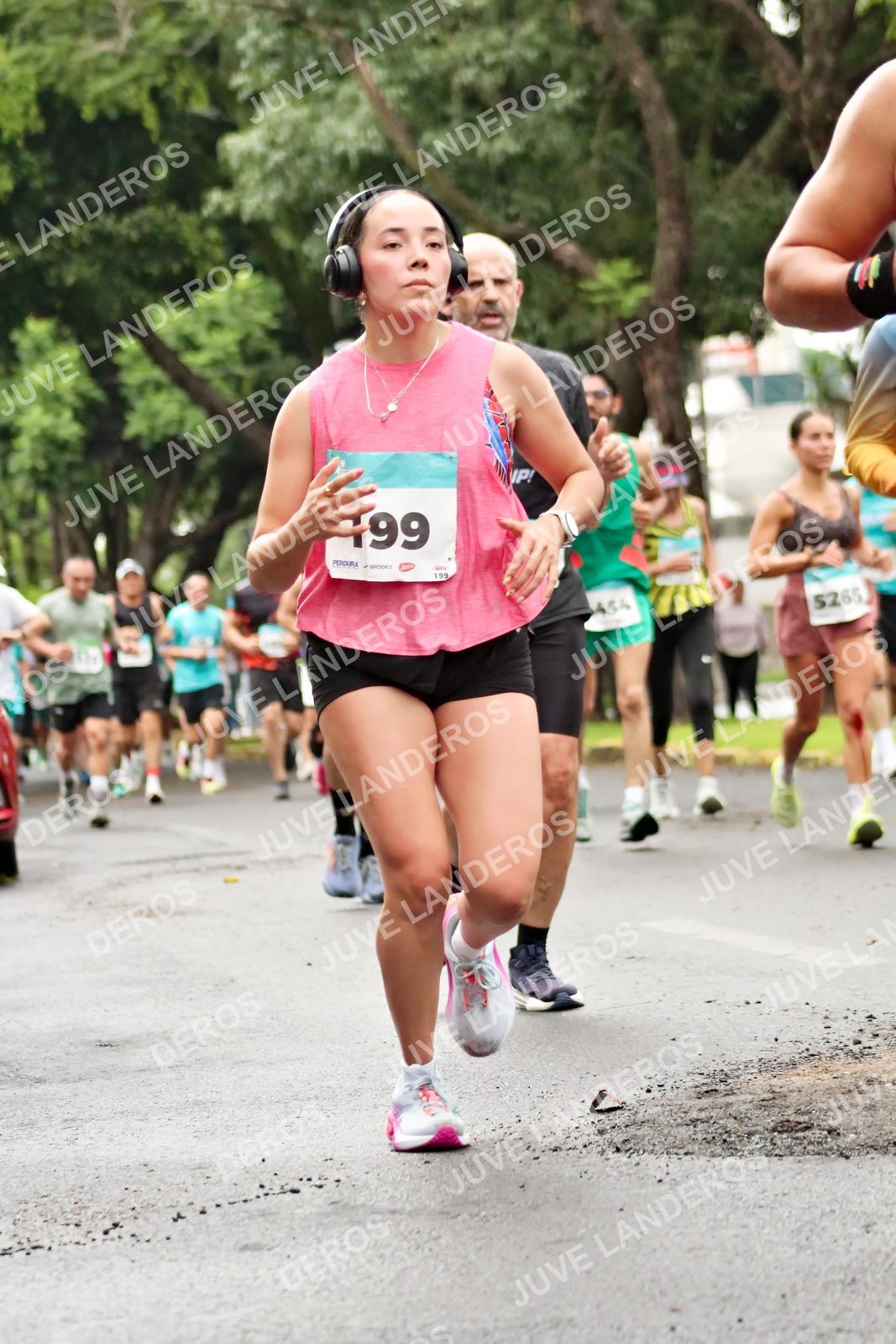 Foto del MEDIO MARATÓN ATLAS en Av. Patria, frente al Parque El Polvorín, Zapopan a las 08:23 · dorsal 199, 5265, 454