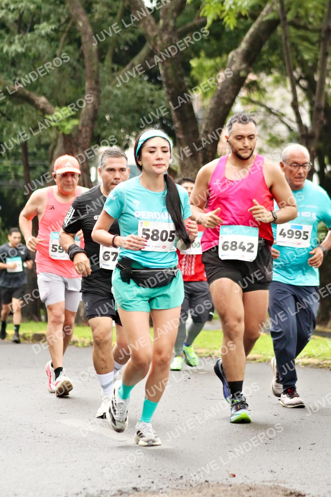 Foto del MEDIO MARATÓN ATLAS en Av. Patria, frente al Parque El Polvorín, Zapopan a las 08:35 · dorsal 5805, 6842, 4995, 67