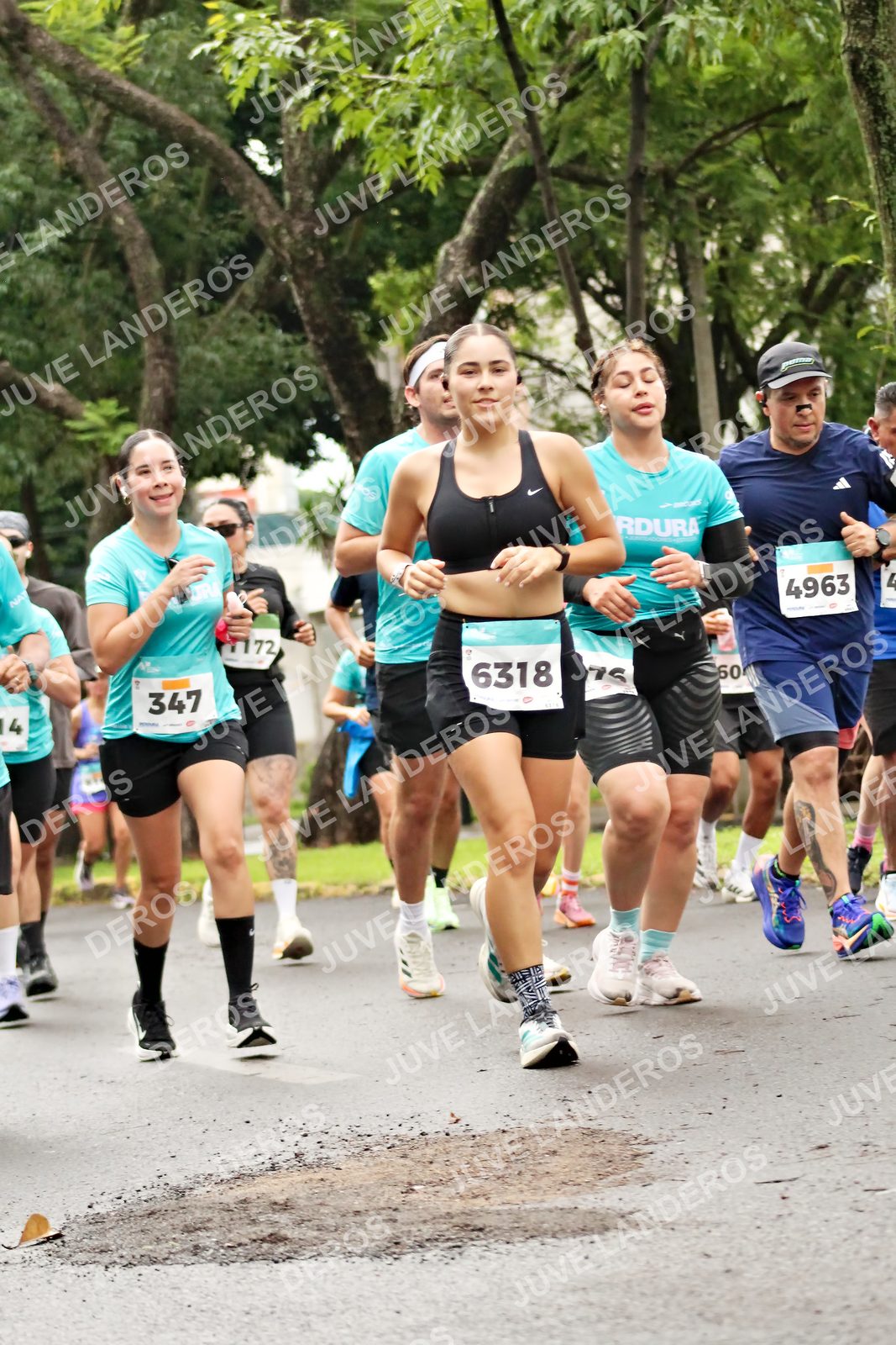 Foto del MEDIO MARATÓN ATLAS en Av. Patria, frente al Parque El Polvorín, Zapopan a las 08:33 · dorsal 6318, 347, 4963, 60