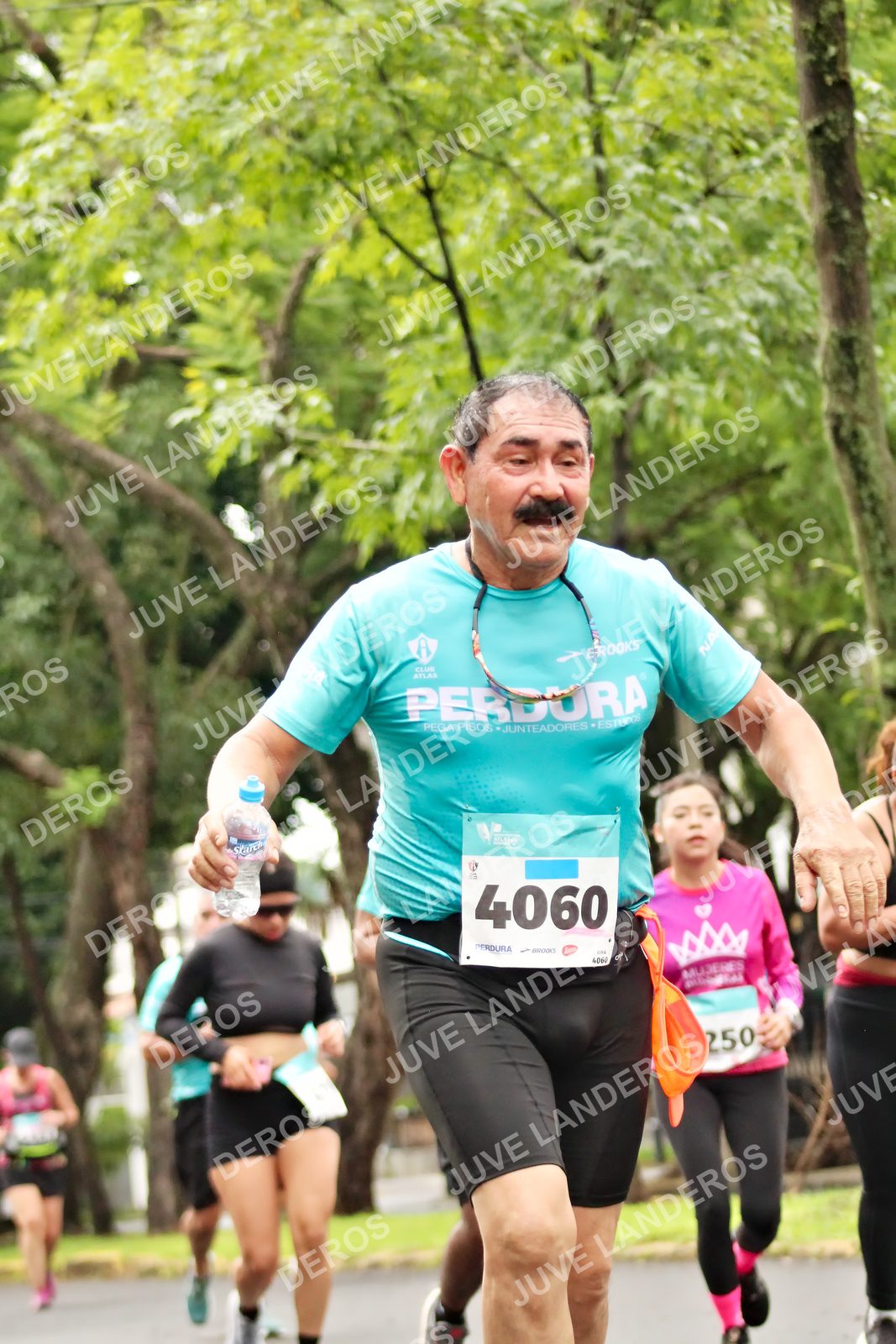 Foto del MEDIO MARATÓN ATLAS en Av. Patria, frente al Parque El Polvorín, Zapopan a las 08:43 · dorsal 4060, 250