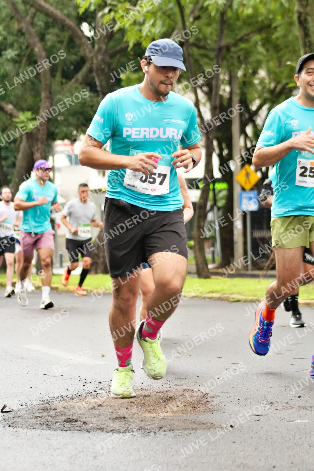Foto del MEDIO MARATÓN ATLAS en Av. Patria, frente al Parque El Polvorín, Zapopan a las 08:24 · dorsal 57, 25