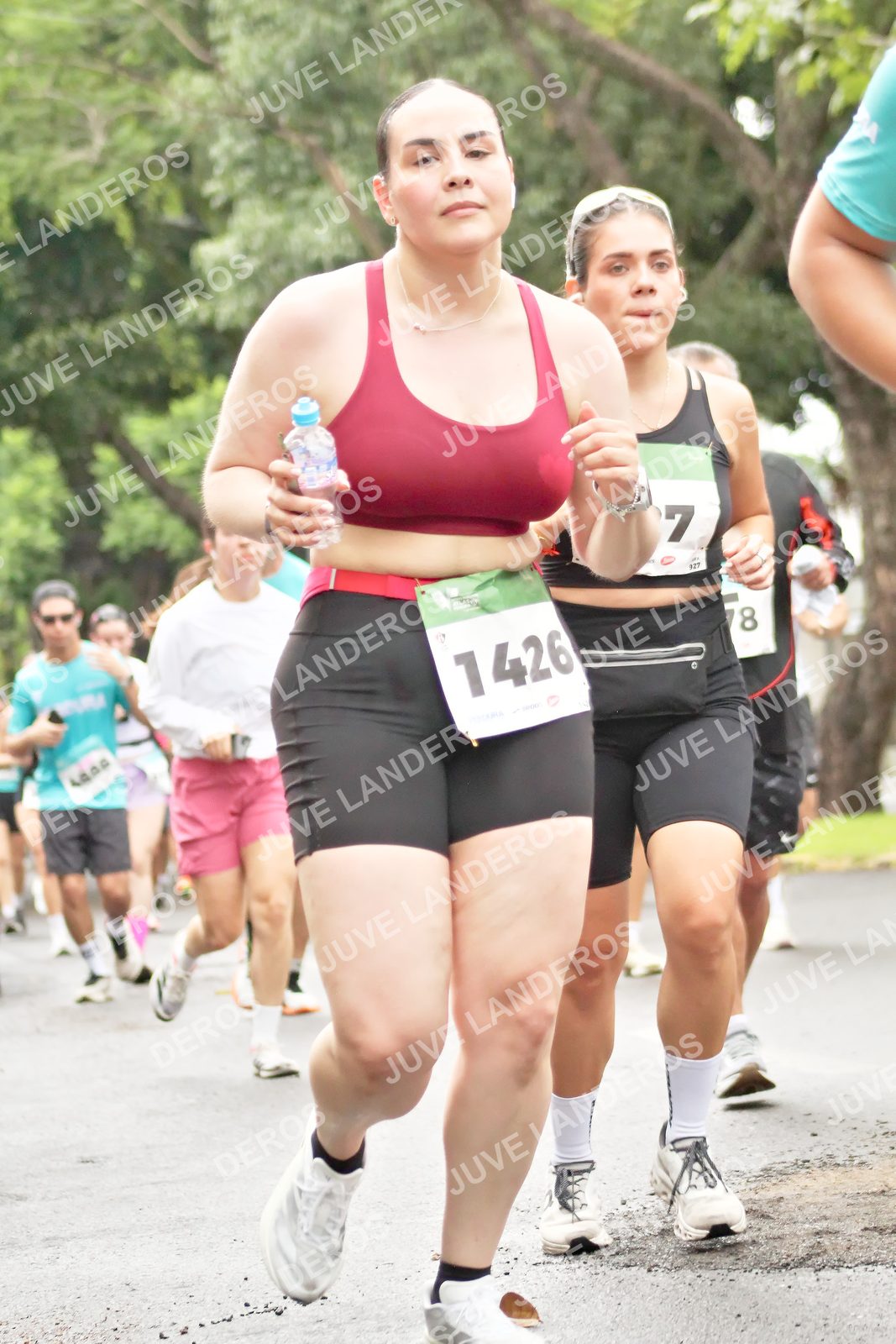 Foto del MEDIO MARATÓN ATLAS en Av. Patria, frente al Parque El Polvorín, Zapopan a las 08:38 · dorsal 7, 1426, 8