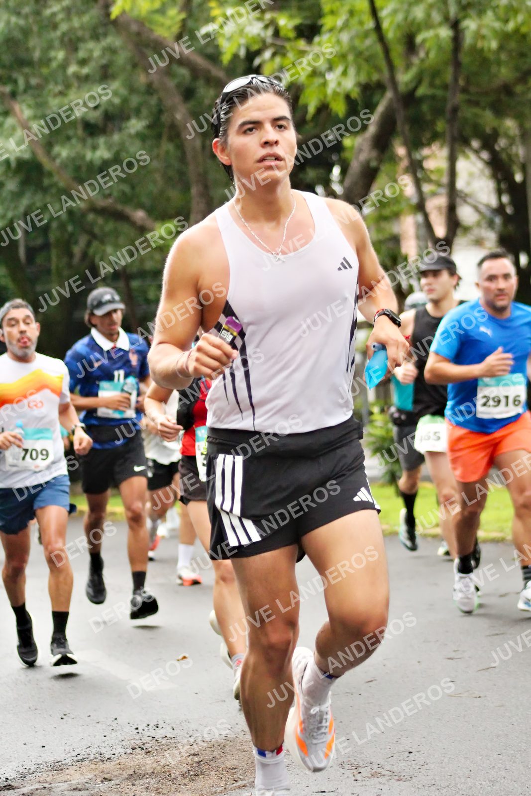 Foto del MEDIO MARATÓN ATLAS en Av. Patria, frente al Parque El Polvorín, Zapopan a las 08:16 · dorsal 709, 2916