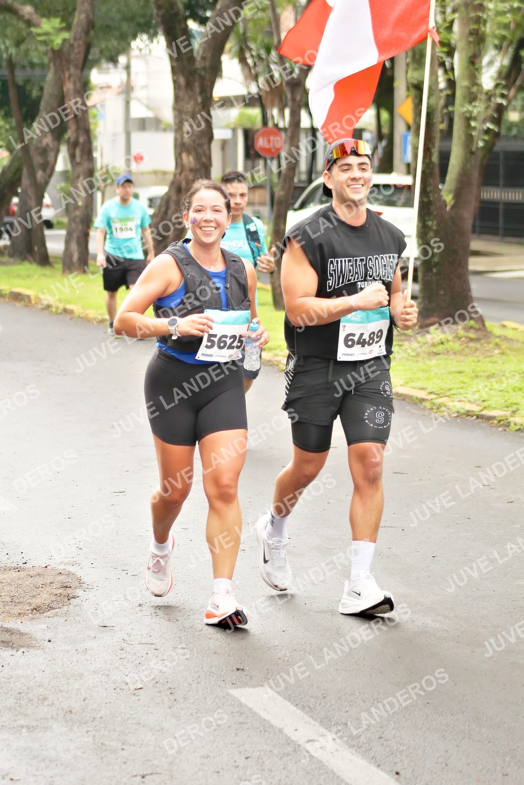 Foto del MEDIO MARATÓN ATLAS en Av. Patria, frente al Parque El Polvorín, Zapopan a las 08:59 · dorsal 5625, 6489