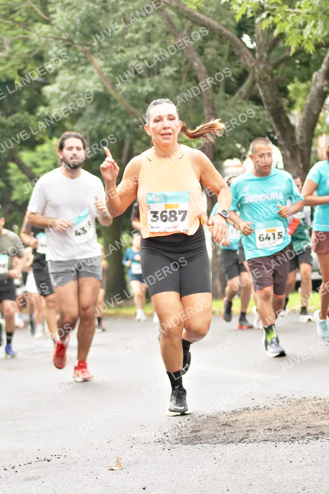 Foto del MEDIO MARATÓN ATLAS en Av. Patria, frente al Parque El Polvorín, Zapopan a las 08:40 · dorsal 3687, 6415, 4318