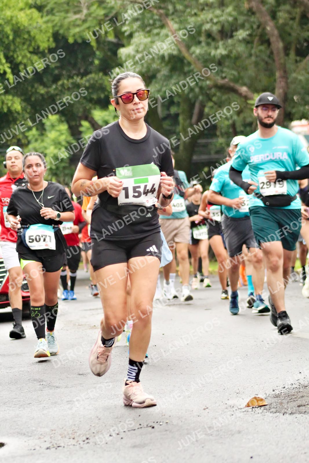 Foto del MEDIO MARATÓN ATLAS en Av. Patria, frente al Parque El Polvorín, Zapopan a las 08:36 · dorsal 5071, 1544, 405, 2919