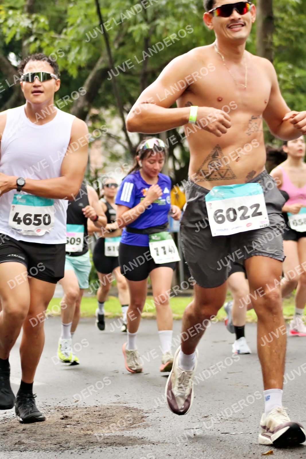 Foto del MEDIO MARATÓN ATLAS en Av. Patria, frente al Parque El Polvorín, Zapopan a las 08:32 · dorsal 4650, 6022, 658, 1140