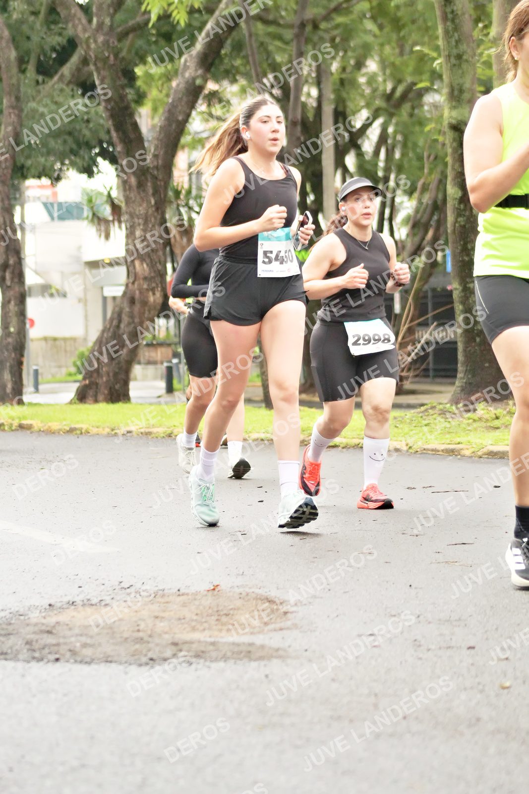 Foto del MEDIO MARATÓN ATLAS en Av. Patria, frente al Parque El Polvorín, Zapopan a las 08:41 · dorsal 5450, 2998