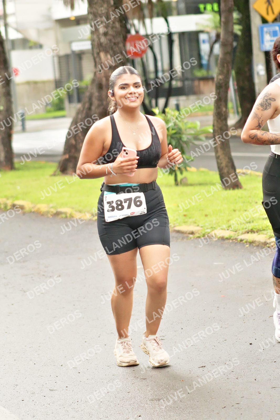 Foto del MEDIO MARATÓN ATLAS en Av. Patria, frente al Parque El Polvorín, Zapopan a las 08:51 · dorsal 3876