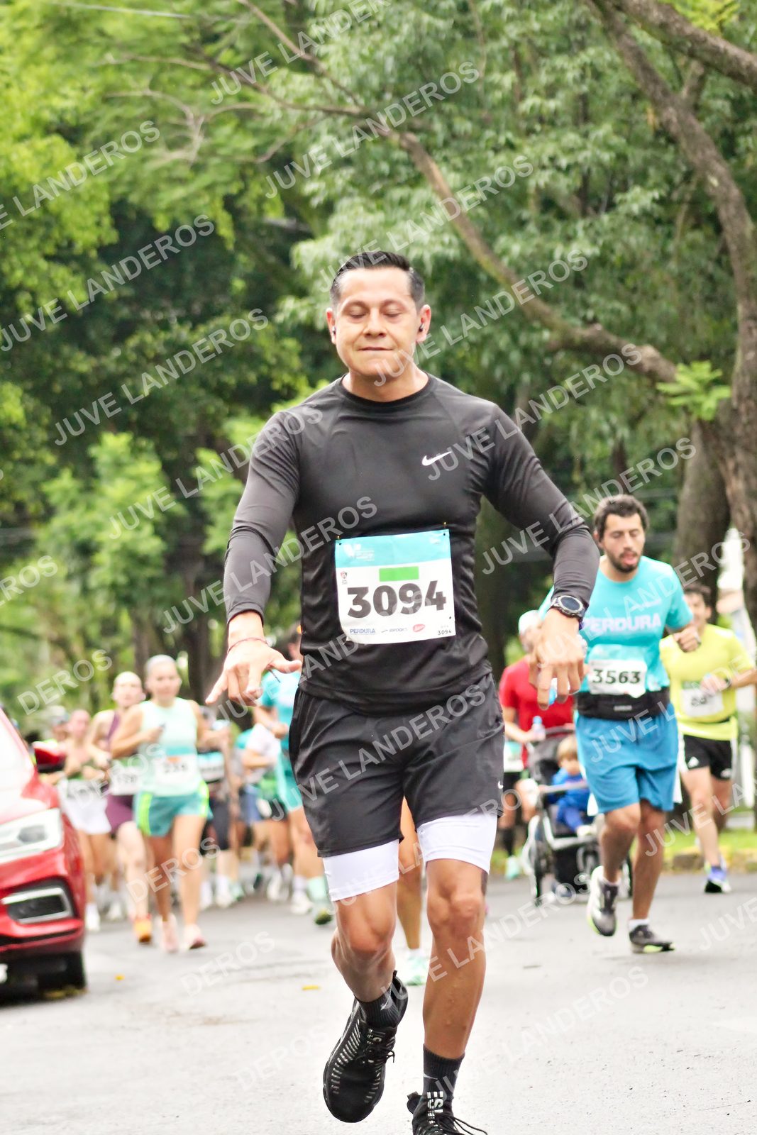 Foto del MEDIO MARATÓN ATLAS en Av. Patria, frente al Parque El Polvorín, Zapopan a las 08:34 · dorsal 3094, 3563, 1094