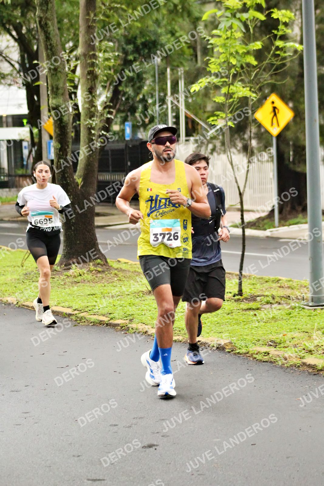 Foto del MEDIO MARATÓN ATLAS en Av. Patria, frente al Parque El Polvorín, Zapopan a las 08:11 · dorsal 3726, 6695