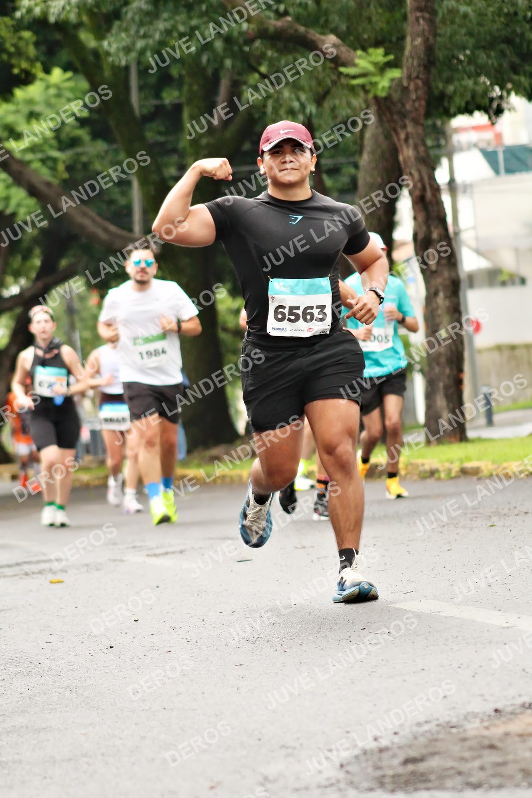 Foto del MEDIO MARATÓN ATLAS en Av. Patria, frente al Parque El Polvorín, Zapopan a las 08:41 · dorsal 6563, 984, 5, 1