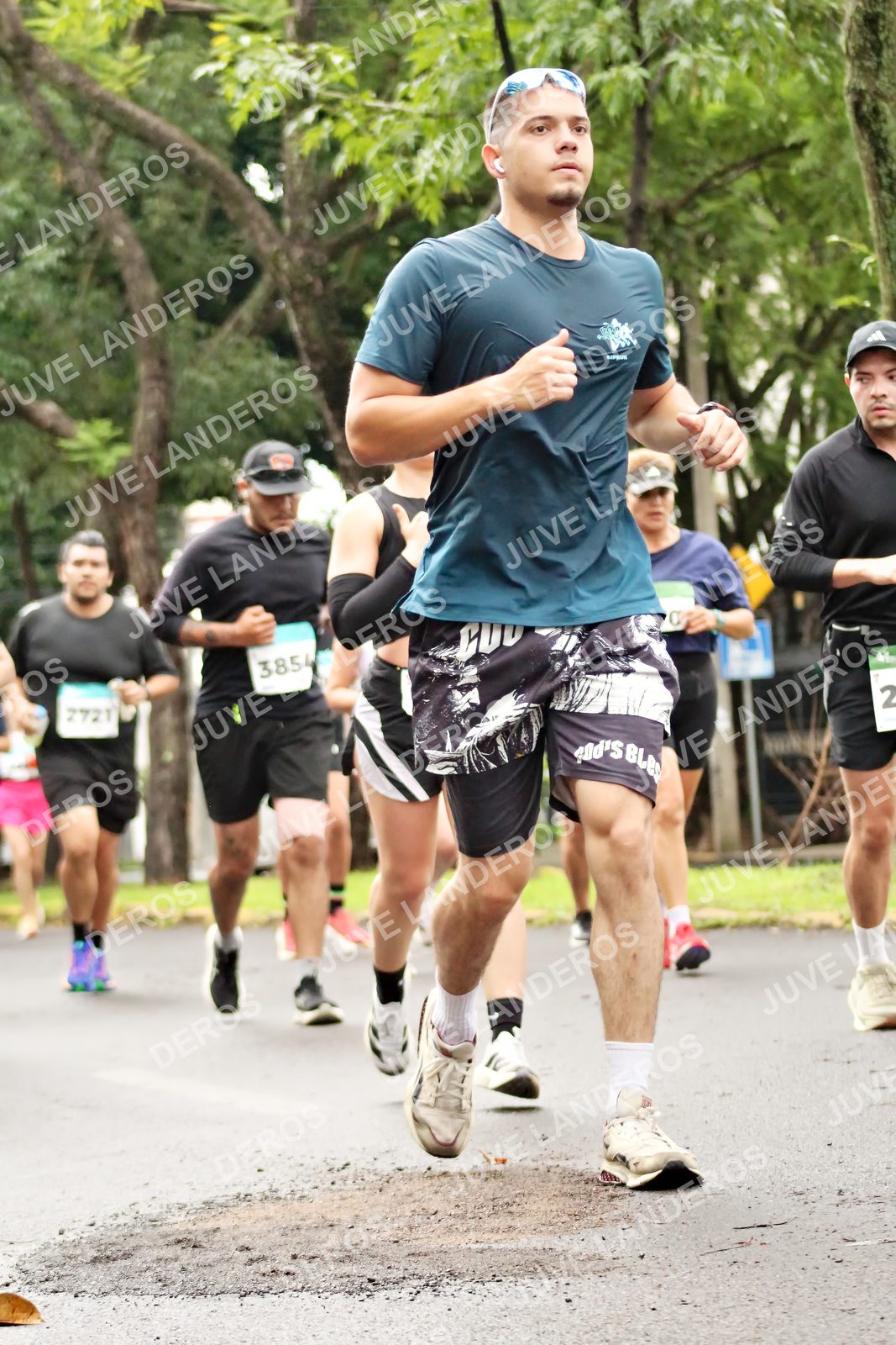 Foto del MEDIO MARATÓN ATLAS en Av. Patria, frente al Parque El Polvorín, Zapopan a las 08:38 · dorsal 3854, 2