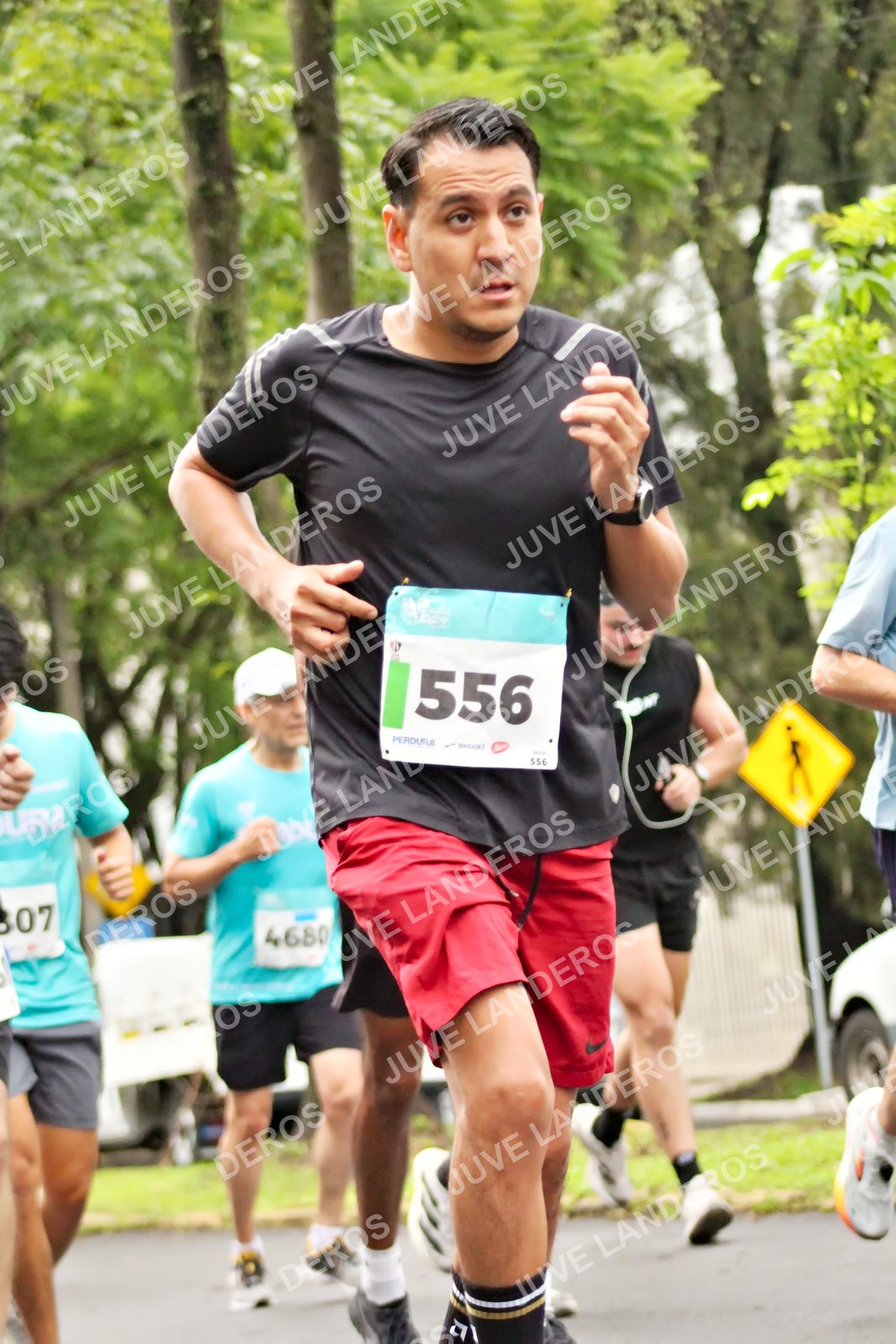 Foto del MEDIO MARATÓN ATLAS en Av. Patria, frente al Parque El Polvorín, Zapopan a las 08:31 · dorsal 556, 7, 4680