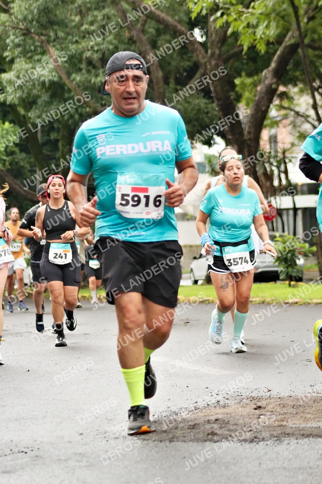 Foto del MEDIO MARATÓN ATLAS en Av. Patria, frente al Parque El Polvorín, Zapopan a las 08:31 · dorsal 5916, 3574, 241, 1471