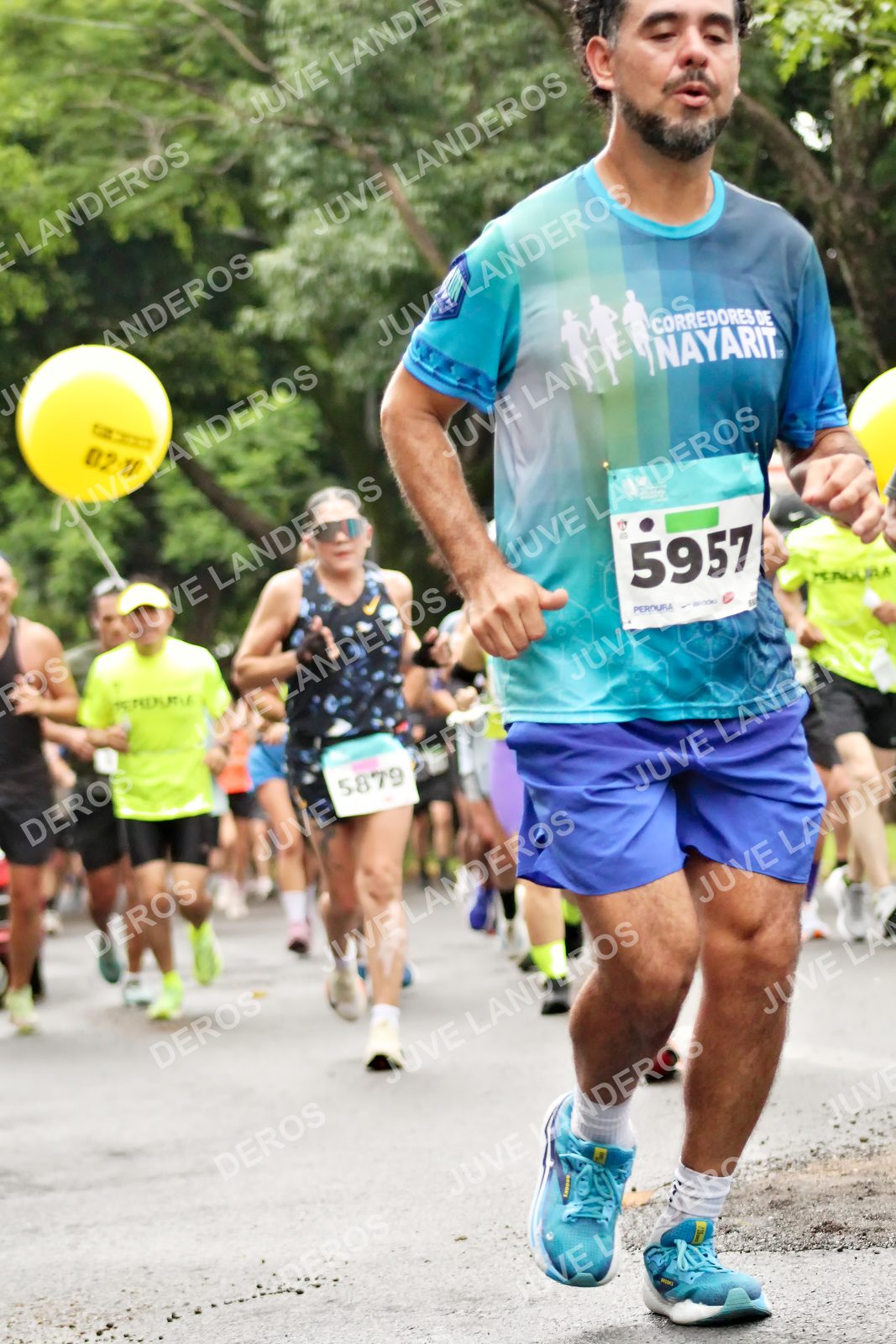 Foto del MEDIO MARATÓN ATLAS en Av. Patria, frente al Parque El Polvorín, Zapopan a las 08:28 · dorsal 5957, 5879