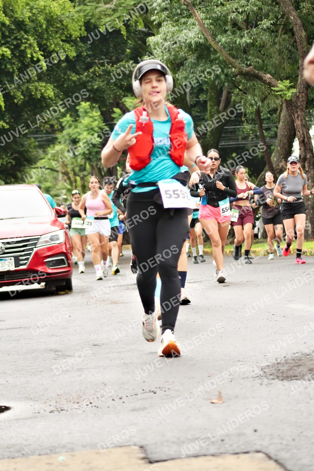 Foto del MEDIO MARATÓN ATLAS en Av. Patria, frente al Parque El Polvorín, Zapopan a las 08:42 · dorsal 554, 64, 23, 5592