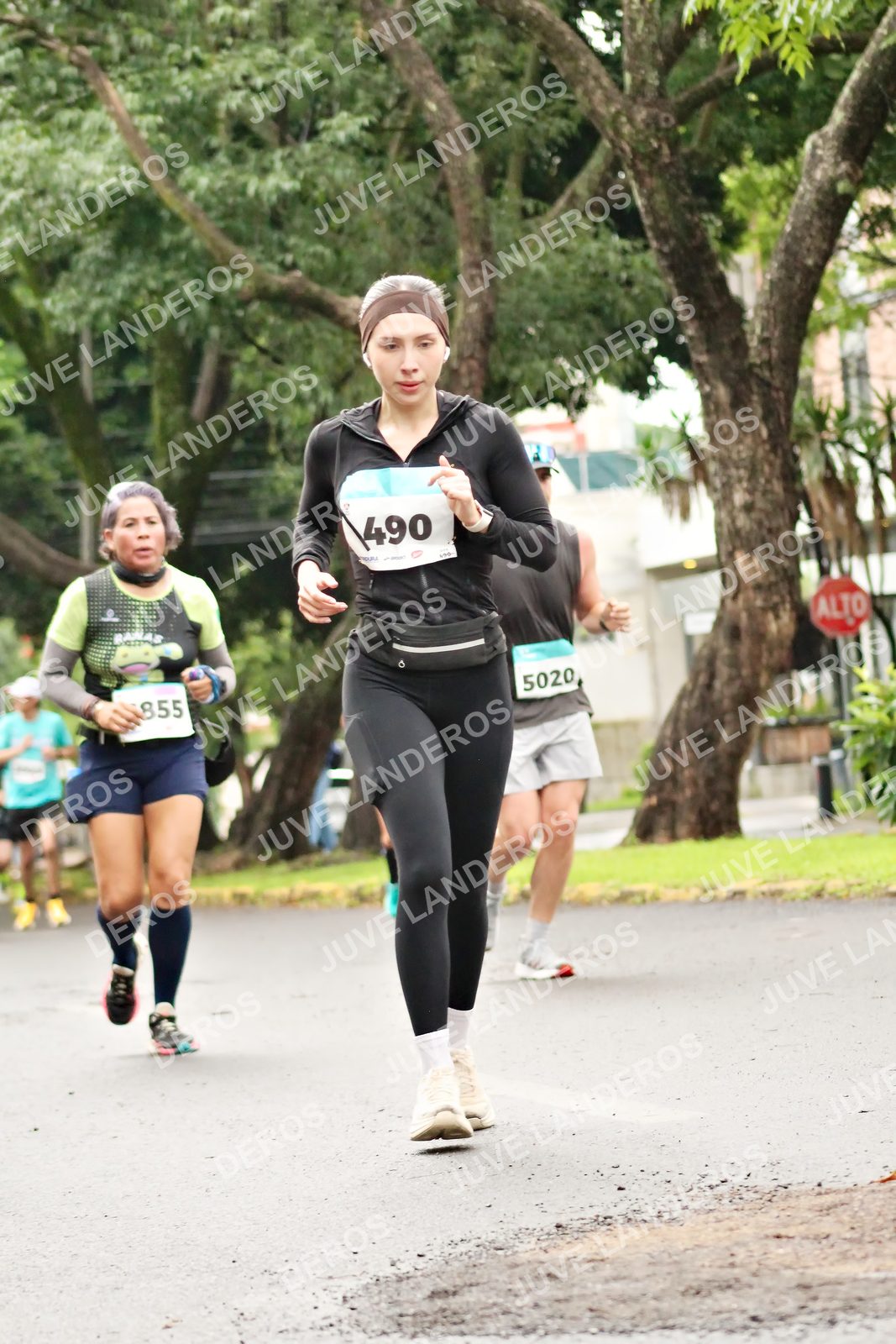 Foto del MEDIO MARATÓN ATLAS en Av. Patria, frente al Parque El Polvorín, Zapopan a las 08:40 · dorsal 490, 855, 5020