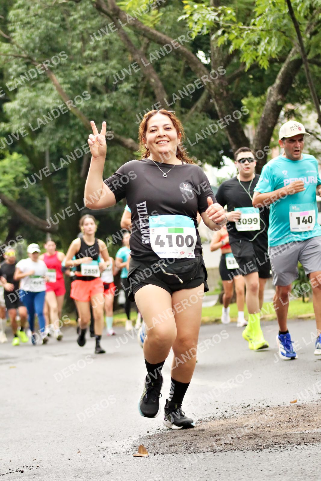 Foto del MEDIO MARATÓN ATLAS en Av. Patria, frente al Parque El Polvorín, Zapopan a las 08:36 · dorsal 4100, 140, 3099