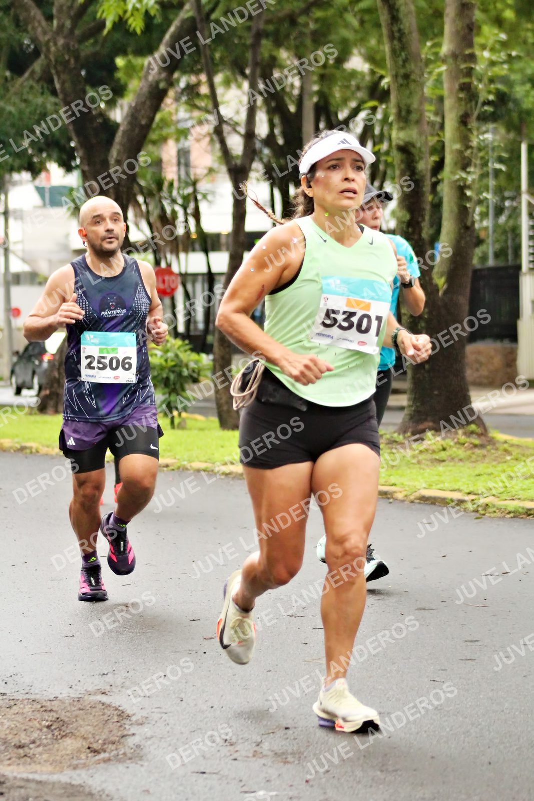 Foto del MEDIO MARATÓN ATLAS en Av. Patria, frente al Parque El Polvorín, Zapopan a las 08:19 · dorsal 2506, 5301
