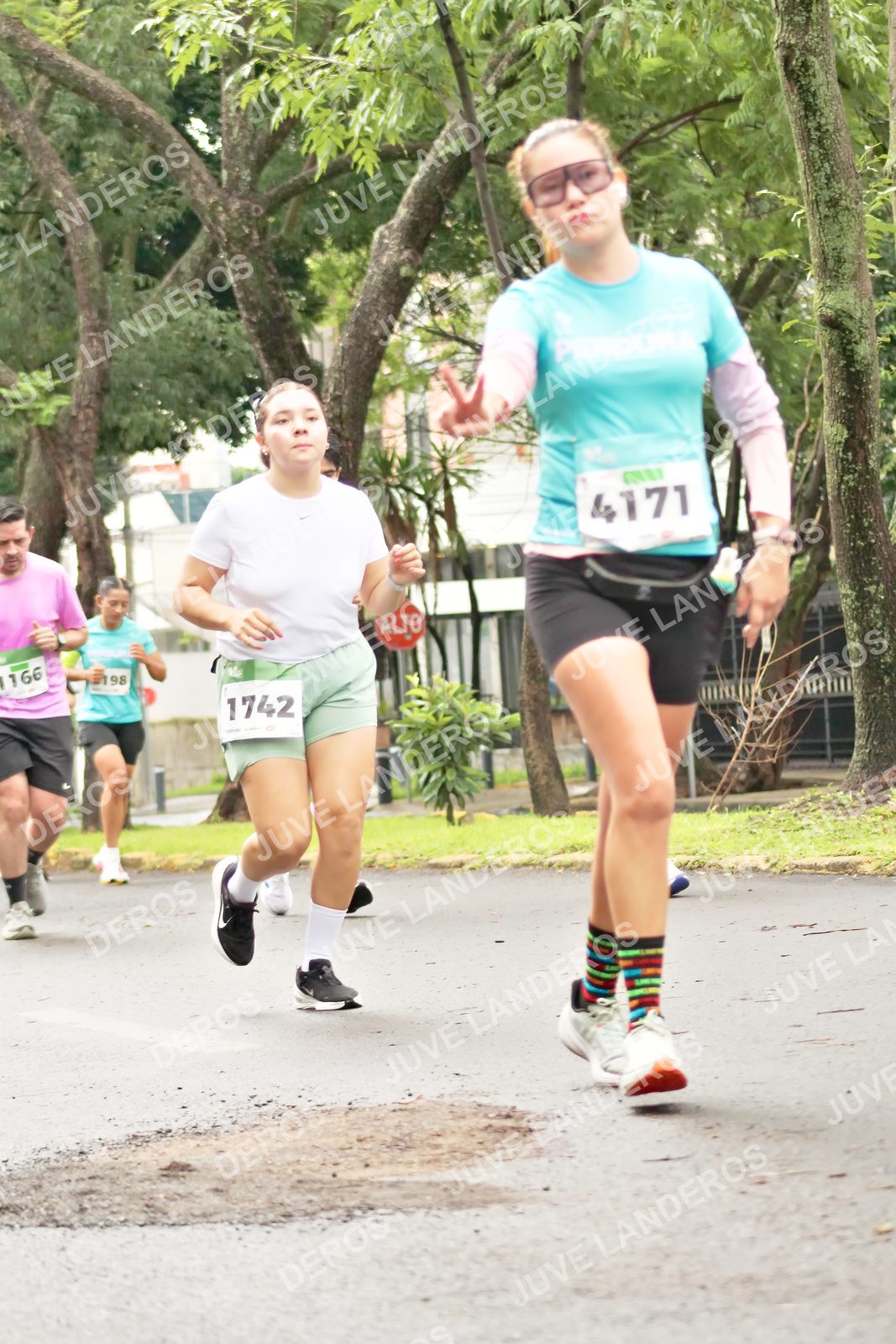 Foto del MEDIO MARATÓN ATLAS en Av. Patria, frente al Parque El Polvorín, Zapopan a las 08:45 · dorsal 1742, 4171, 98
