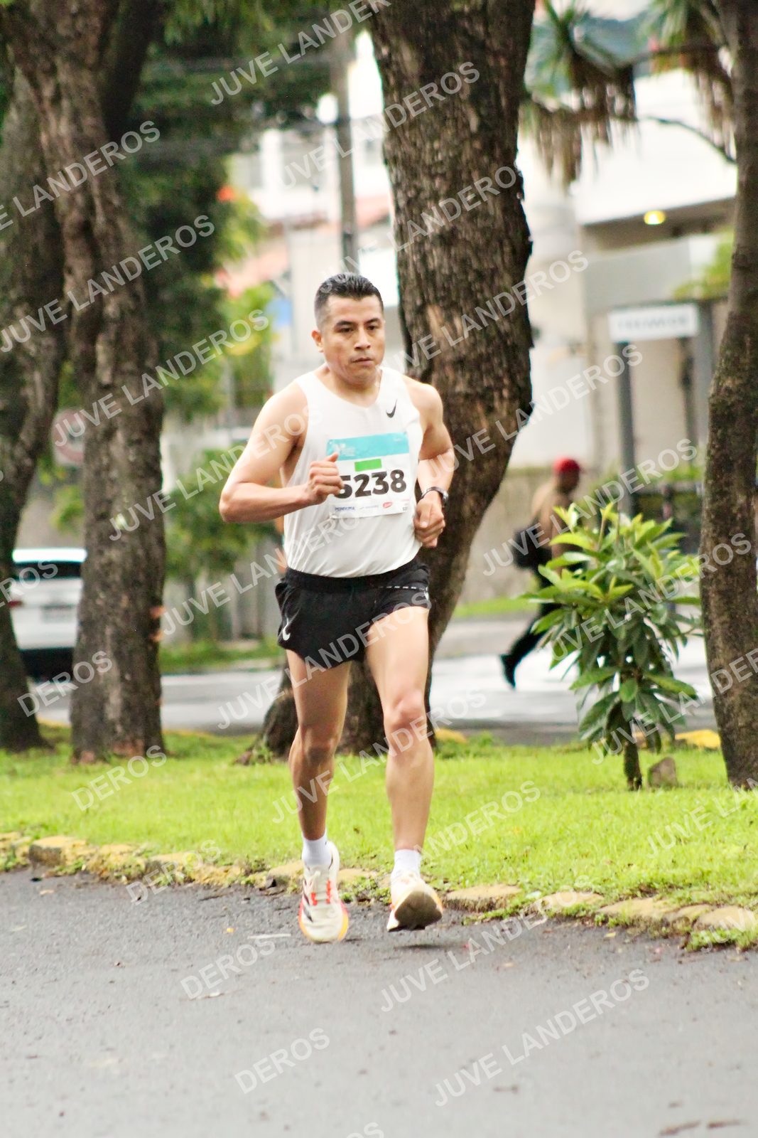 Foto del MEDIO MARATÓN ATLAS en Av. Patria, frente al Parque El Polvorín, Zapopan a las 08:04 · dorsal 5238