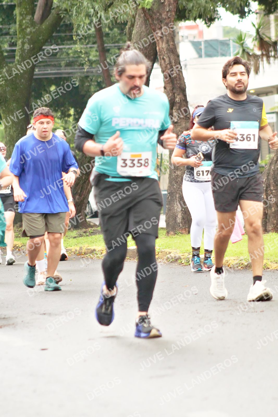 Foto del MEDIO MARATÓN ATLAS en Av. Patria, frente al Parque El Polvorín, Zapopan a las 08:53 · dorsal 3358, 617, 361