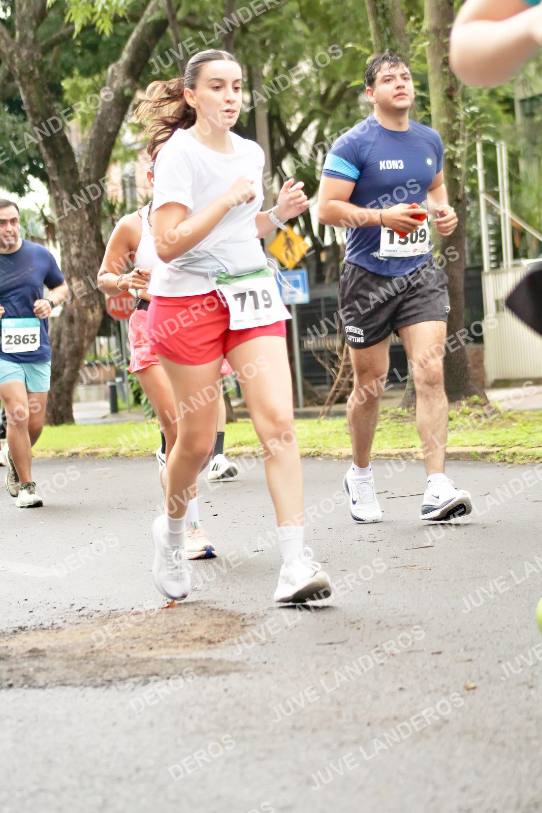 Foto del MEDIO MARATÓN ATLAS en Av. Patria, frente al Parque El Polvorín, Zapopan a las 08:43 · dorsal 2863, 1309, 779