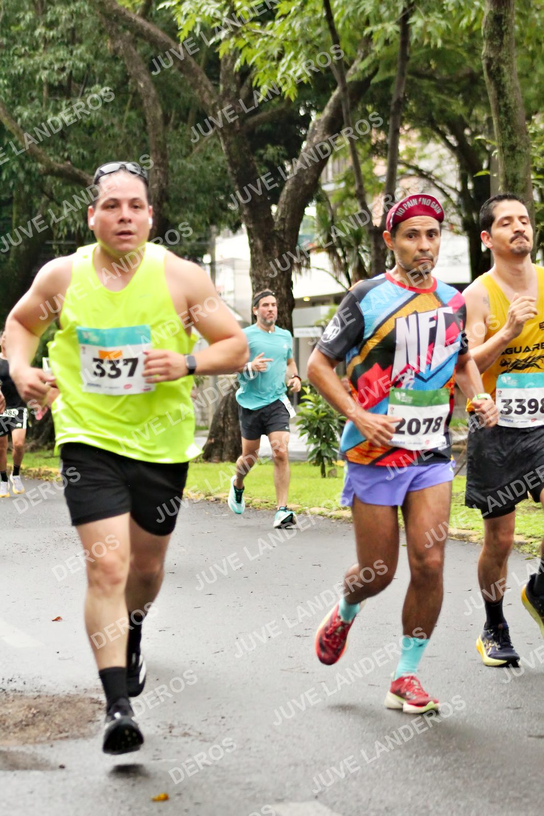 Foto del MEDIO MARATÓN ATLAS en Av. Patria, frente al Parque El Polvorín, Zapopan a las 08:13 · dorsal 337, 2078, 985
