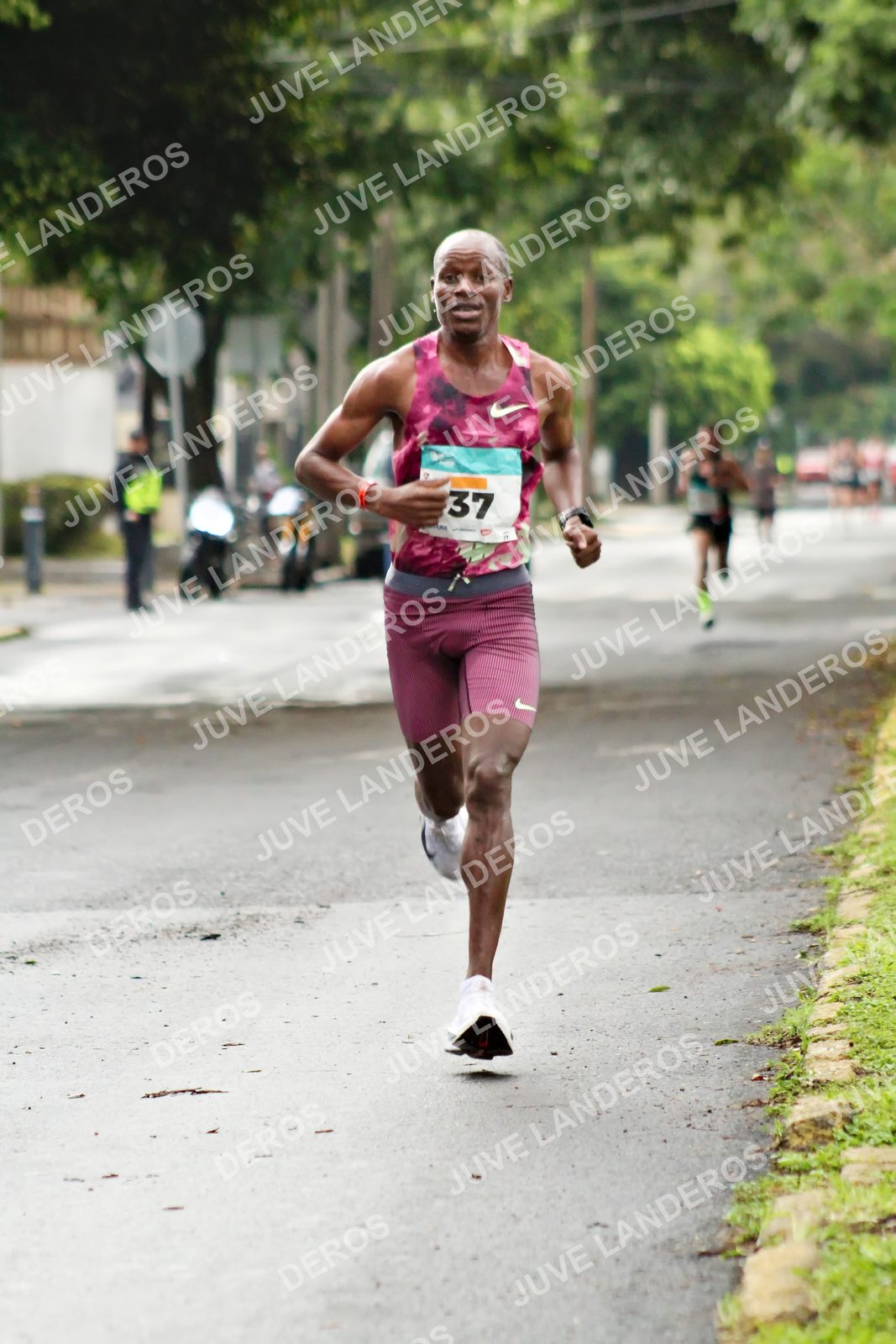 Foto del MEDIO MARATÓN ATLAS en Av. Patria, frente al Parque El Polvorín, Zapopan a las 07:52 · dorsal 37