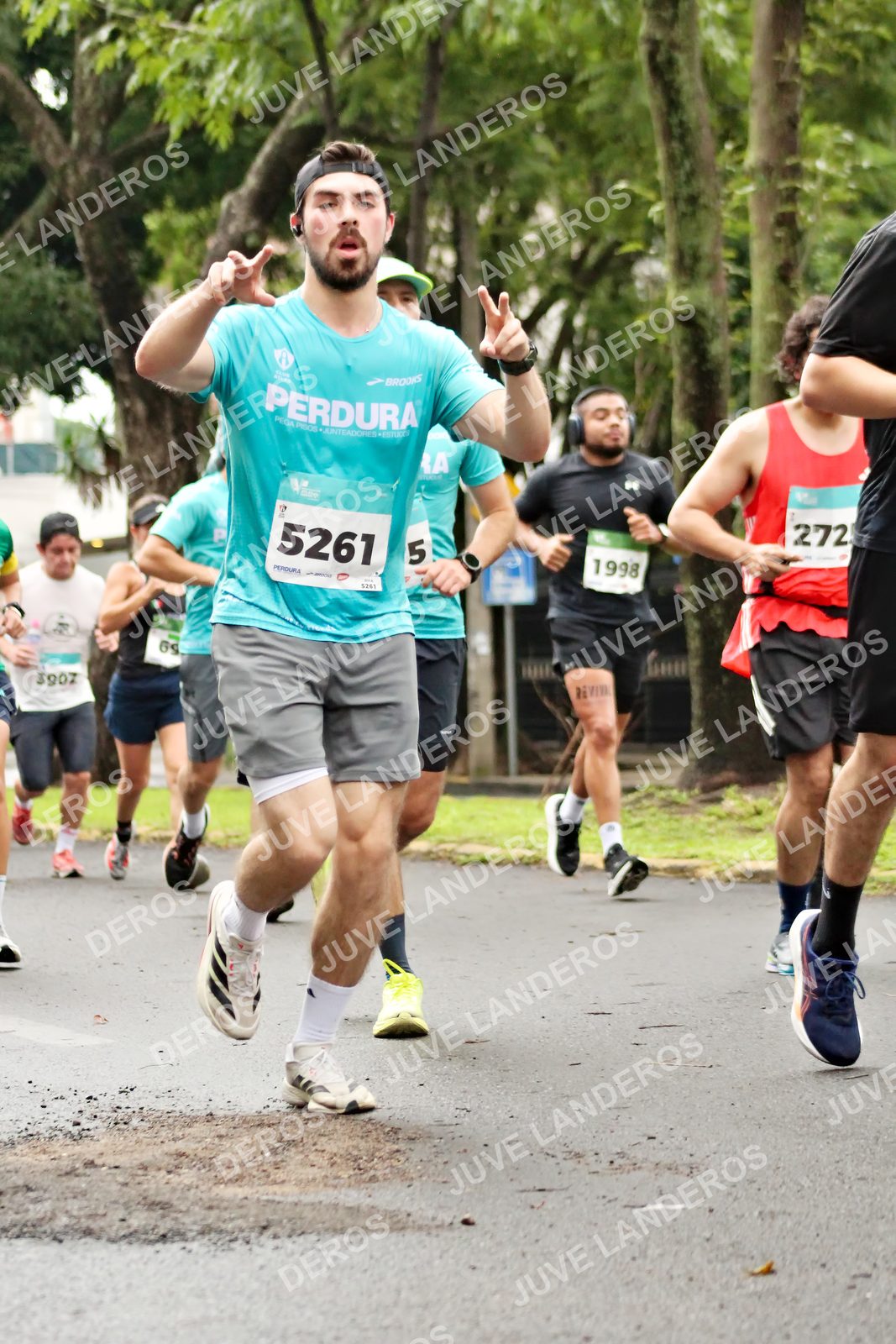 Foto del MEDIO MARATÓN ATLAS en Av. Patria, frente al Parque El Polvorín, Zapopan a las 08:24 · dorsal 272, 5261, 5, 1998