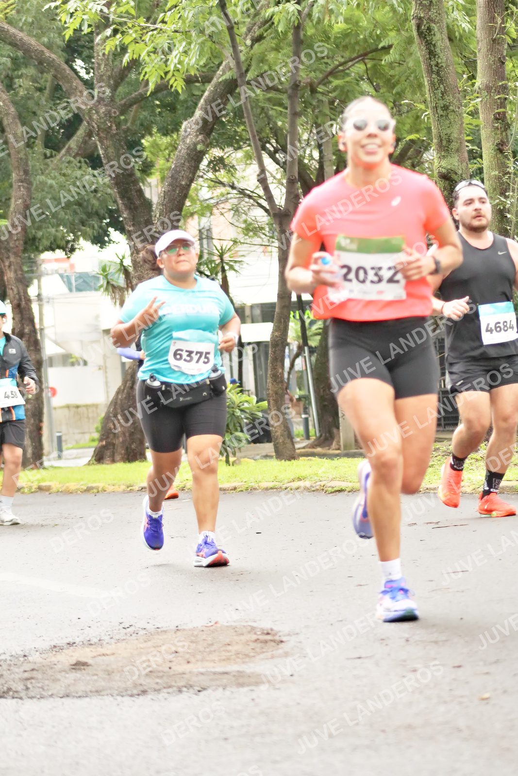 Foto del MEDIO MARATÓN ATLAS en Av. Patria, frente al Parque El Polvorín, Zapopan a las 08:47 · dorsal 2032, 6375, 4684, 458