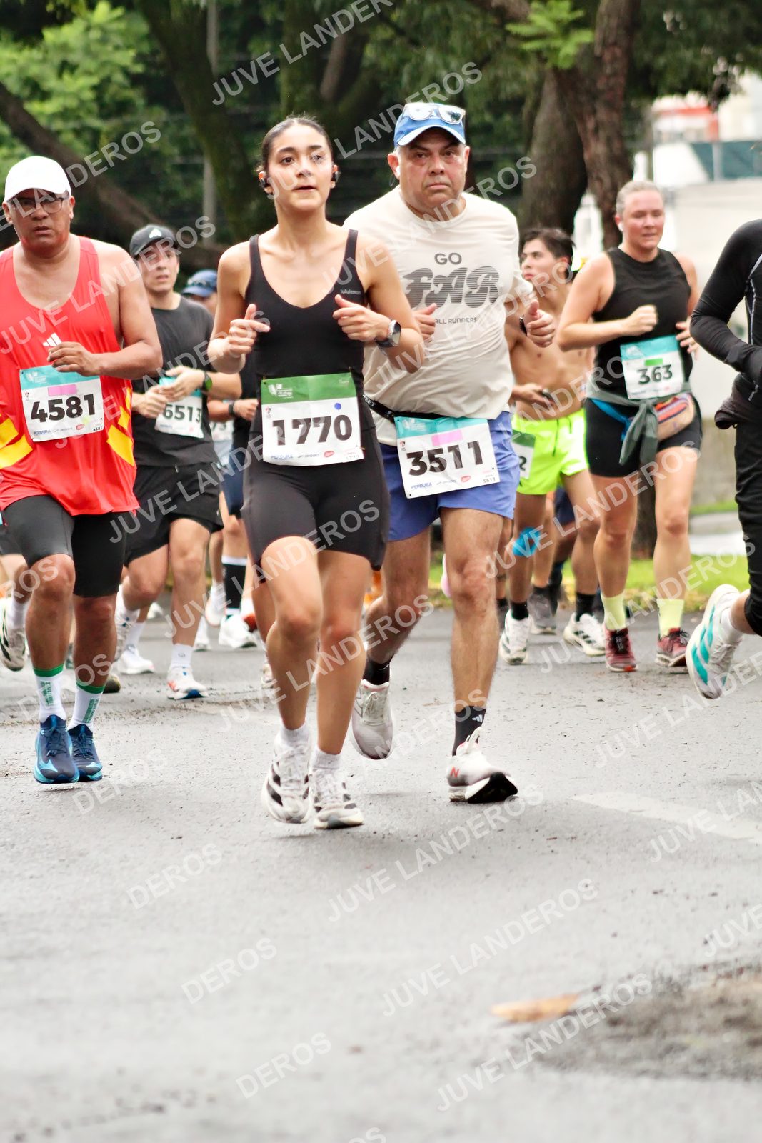 Foto del MEDIO MARATÓN ATLAS en Av. Patria, frente al Parque El Polvorín, Zapopan a las 08:27 · dorsal 4581, 1770, 3511, 363